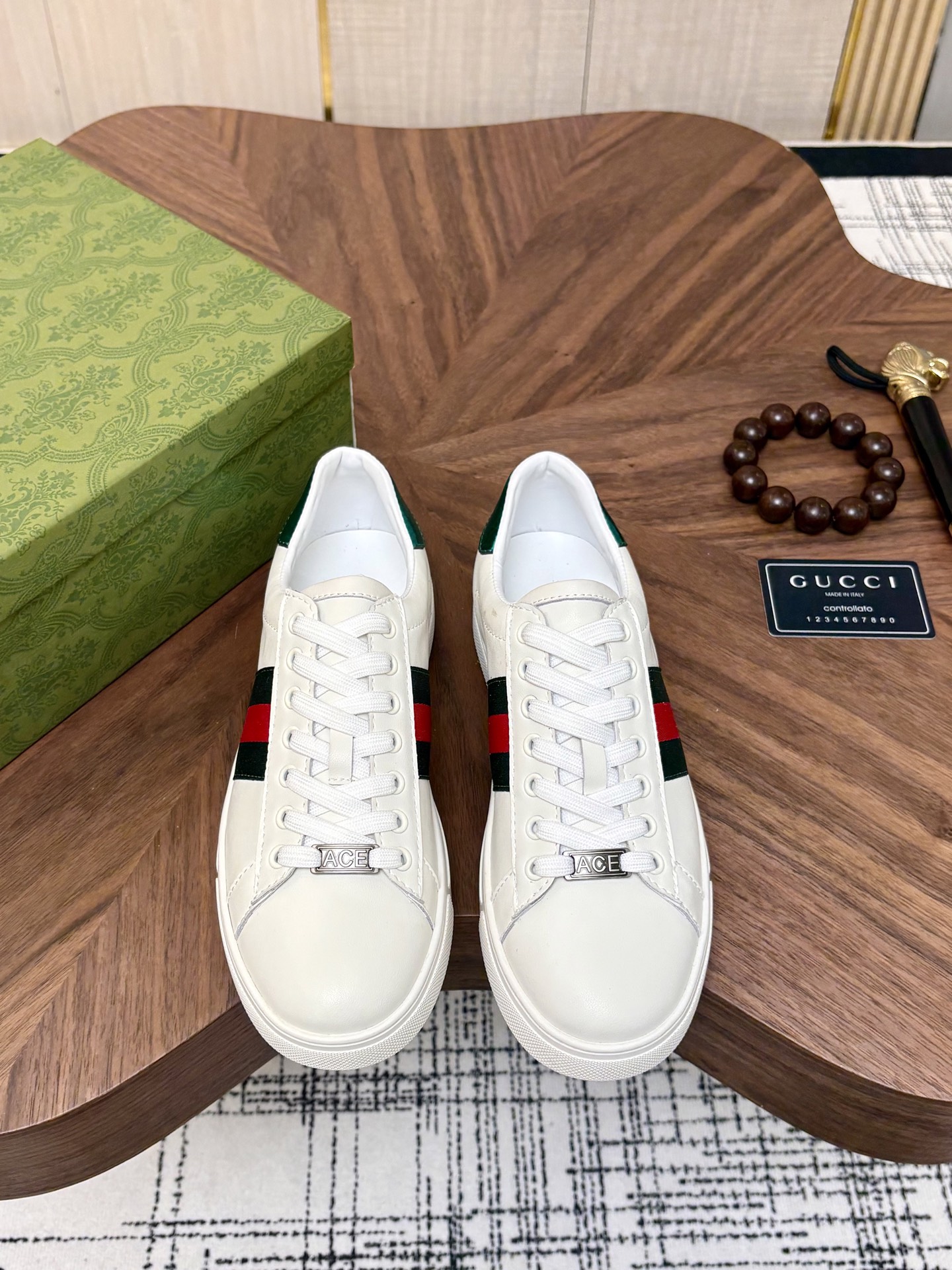 NO:898135,'Gucci' top men's purchasing agent 2026HK counters are on sale at the same time. The original soles are specially provided by the original factory. The exclusive movable molded soles are super comfortable. The original factory is made with the single goods. The details in the sheep's lining determine the quality. We only make shoes with care. You can go in and out of the counter at will. Welcome to compare. Size 38-44, gucci19860909《古奇Gucci》顶级代购男士2026HK专柜同步发售.鞋底原厂特供原版底,独家活动成型底超级舒适,原厂跟单货搭配制作,羊里细节决定品质、我们只为用心做好鞋,可随意进出专柜,欢迎对比 码数38-44,,gucci,Men's shoes