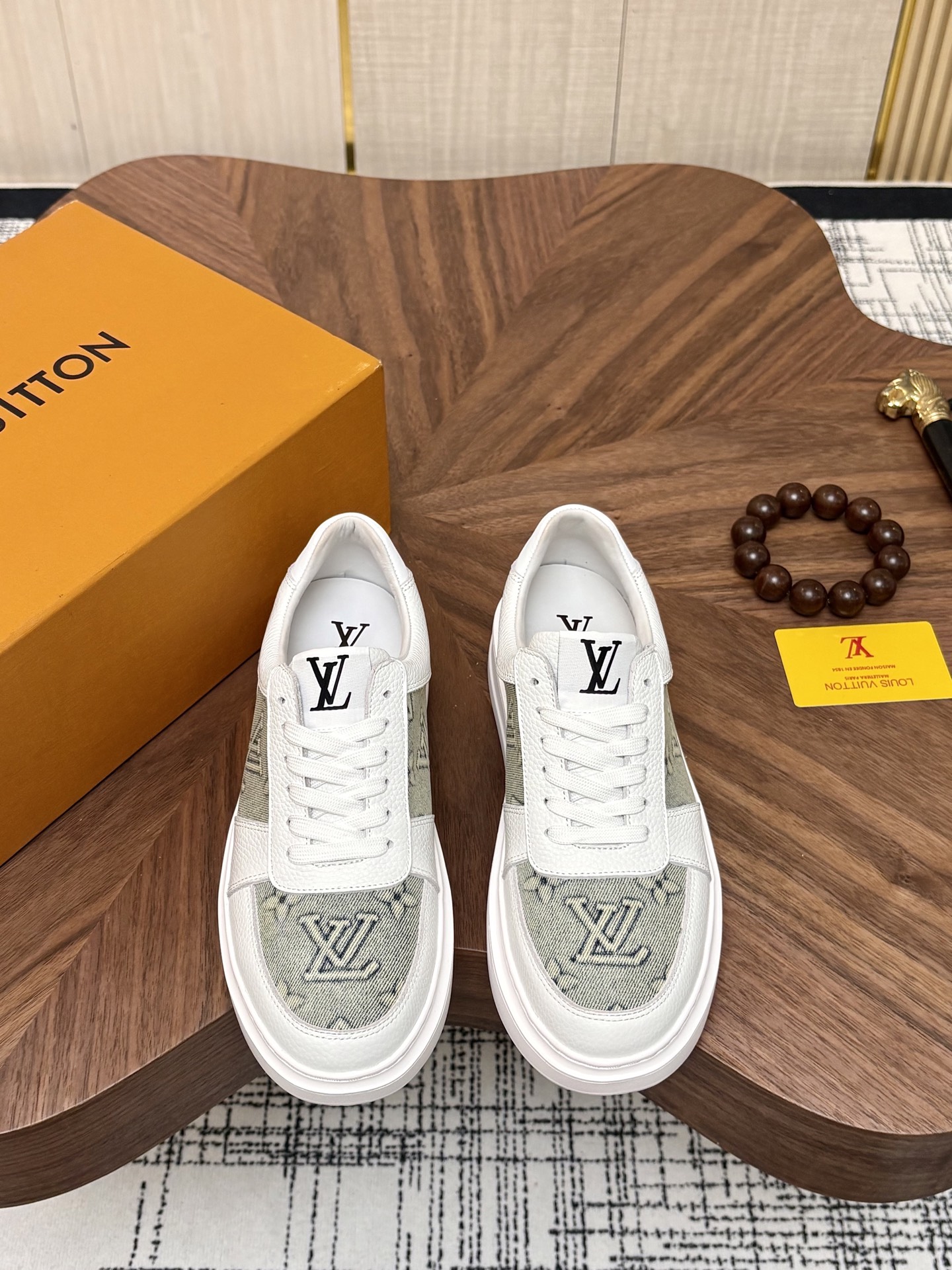 NO:898411,[LO ＊*V] High quality, top craftsmanship, men's fashionable casual shoes, regular size 39-44 (5-10), classic, simple and casual style!  goods!  The latest casual skate shoes!  Wear light!  Top craftsmanship [strong]!  Fully imported from Italy, original calfskin with embossed embroidery and cow velvet (super texture and feel), and sheepskin lining with mesh!  Quanlabang craftsmanship, calfskin latex rebound pads, the feet feel super comfortable!  Rubber non-slip outsole!  !  Super comfortable!  38,45, Customized, non-refundable,,cowhide,sheepskin19860909【LO ＊*V】 高品质,顶尖工艺品 男士时尚休闲鞋 正码39－44(5 －10) 经典简约休闲款！货！最新休闲滑板鞋！轻便穿着！顶级手工艺[强]！面意大利全面进口原版小牛皮压小花配牛绒(超强质感、手感),内里绵羊皮配网！全拉邦工艺,小牛皮乳胶回力垫,脚感超舒服！橡胶防滑大底！！超强舒适感！38,45,定做不退换,,cowhide,sheepskin,Men's shoes