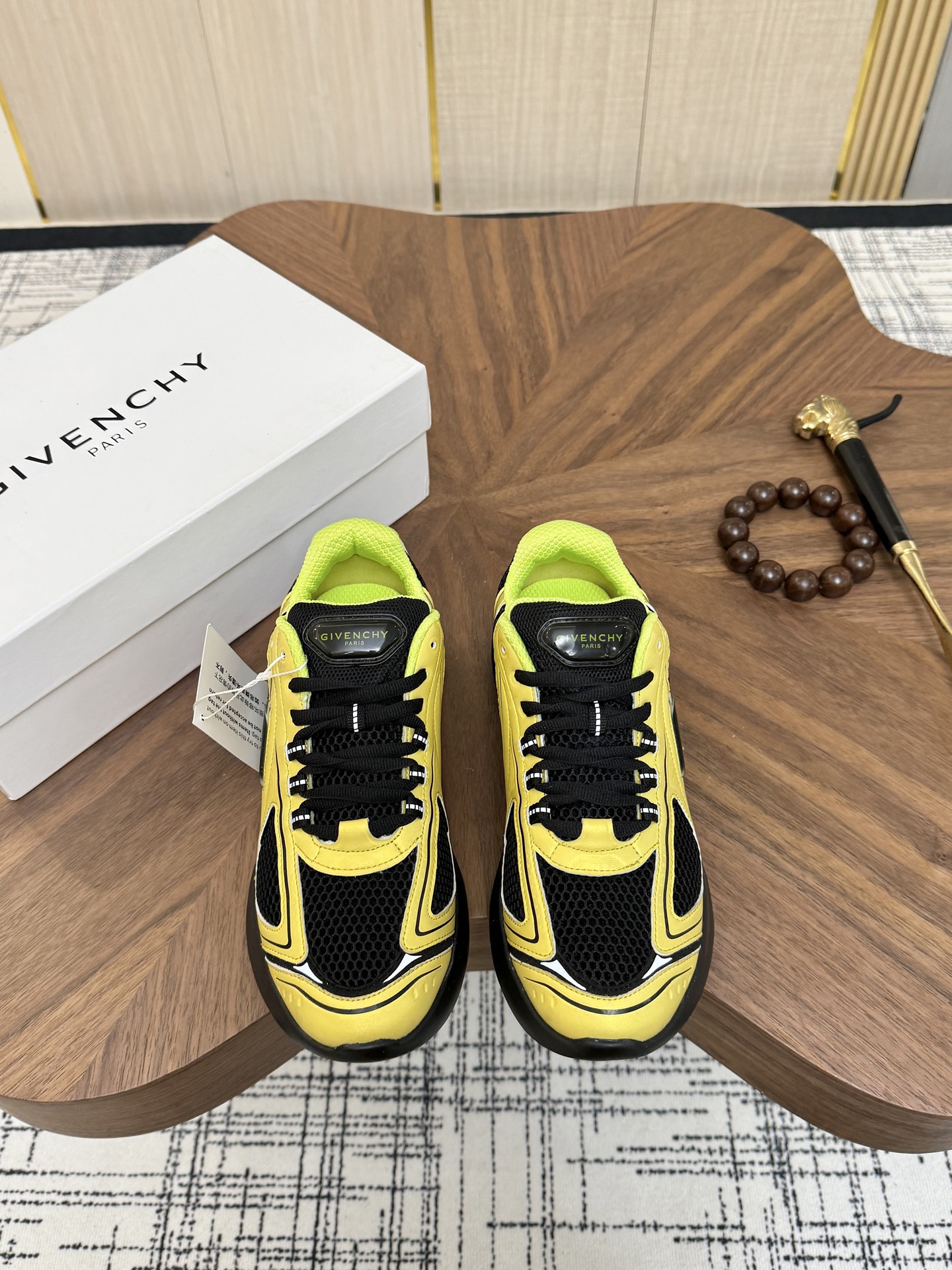 NO:955500,J Top Purchasing Agent Ji's new casual shoes for street men are coming at the same time, super popular models. The uppers are original smooth cowhide imported from Italy with mesh fabrics. High-quality plastic parts mark complex splicing technology. Breathable and comfortable mesh lining. Fashionable and cool layout. Fashionable style. Original foam outsole. Exclusive movable molded sole is super comfortable. Original factory single goods, high quality, can be entered and exited at will. Welcome to compare. Size 39-44 (order 38)  45),,cowhide19860909J 顶级代购 纪 炸街男神休闲鞋新品来袭超人气爆款同步,鞋面意大利进口原版光滑牛皮搭配网布面料,高品质走线塑件标志复杂拼接工艺,透气舒适网布内里垫,时尚炫酷版面潮达人风格,鞋底原厂特供原版发泡大底,独家活动成型底超级舒适,原厂跟单货,高品质,可随意进出,欢迎对比,码数 39-44（订 38 45）,,cowhide,Men's shoes