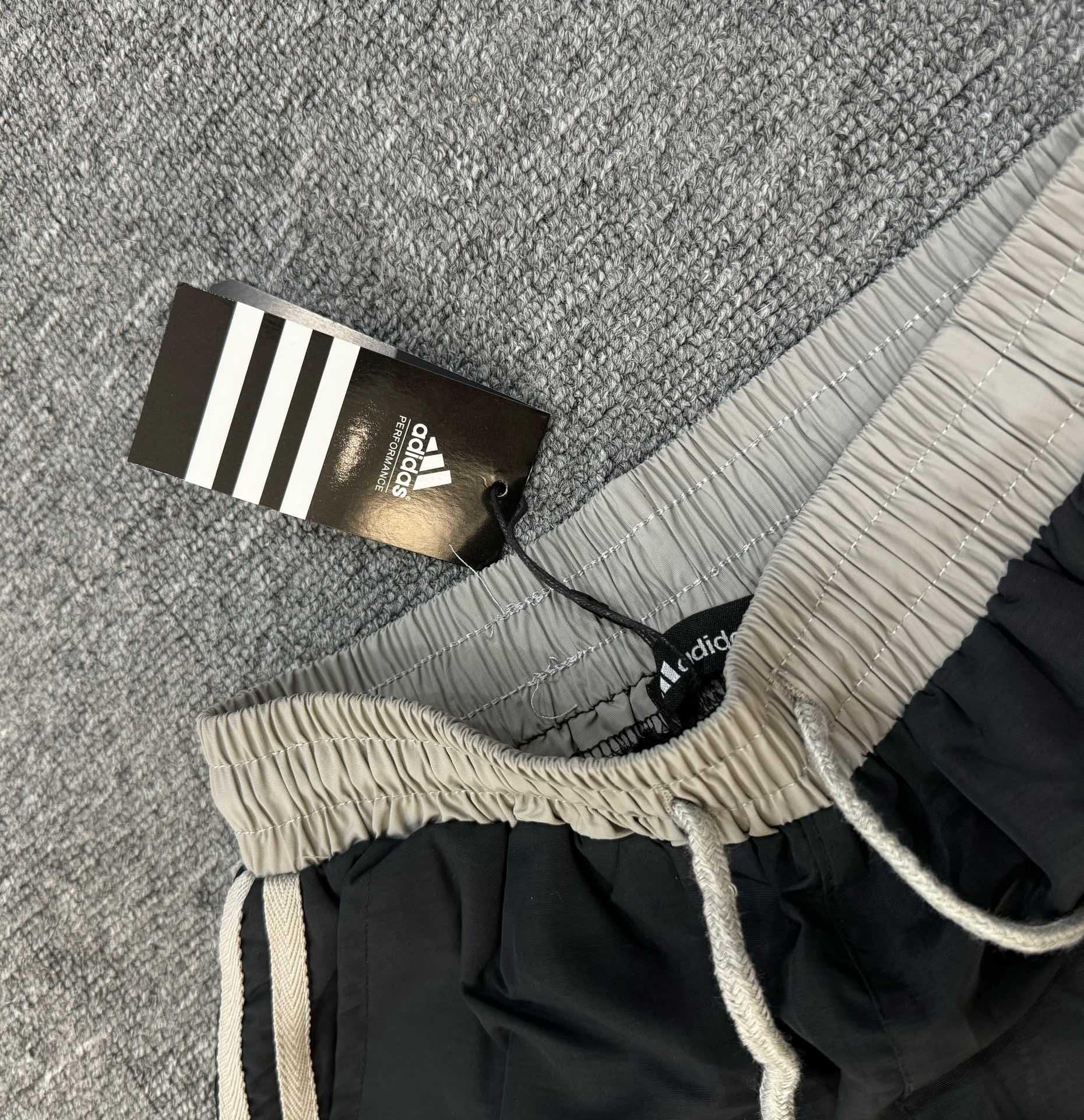 ADADS Adidas Crochet Pants: Classic Heavy-Tech Three-Bars Design, Perfect Leg-Dressing & Speed-Dry-Weave Fabric - 图片 4