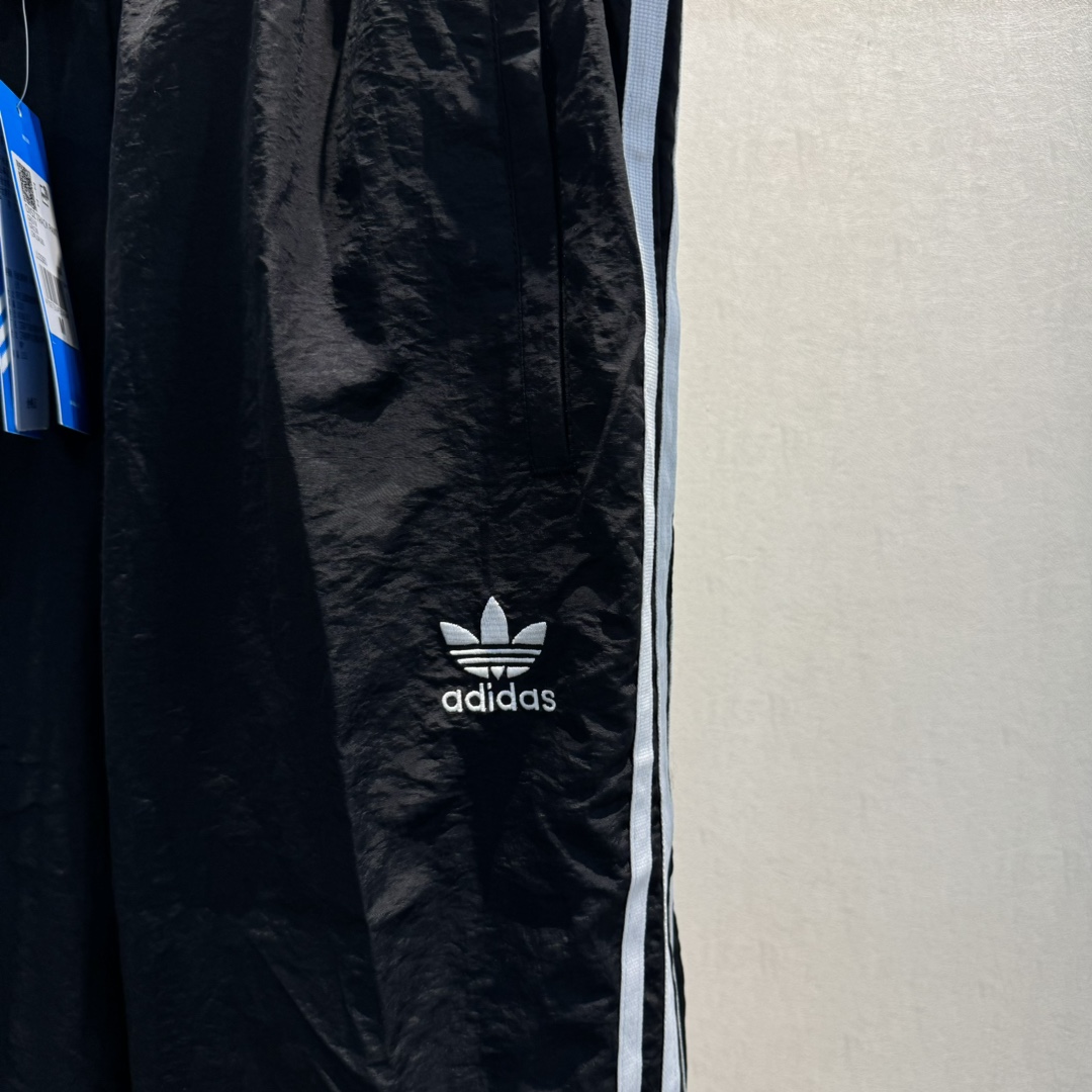 Adidas Heavy Work Embroidery Pants: Quality, Comfort, and Performance in Style - 图片 4