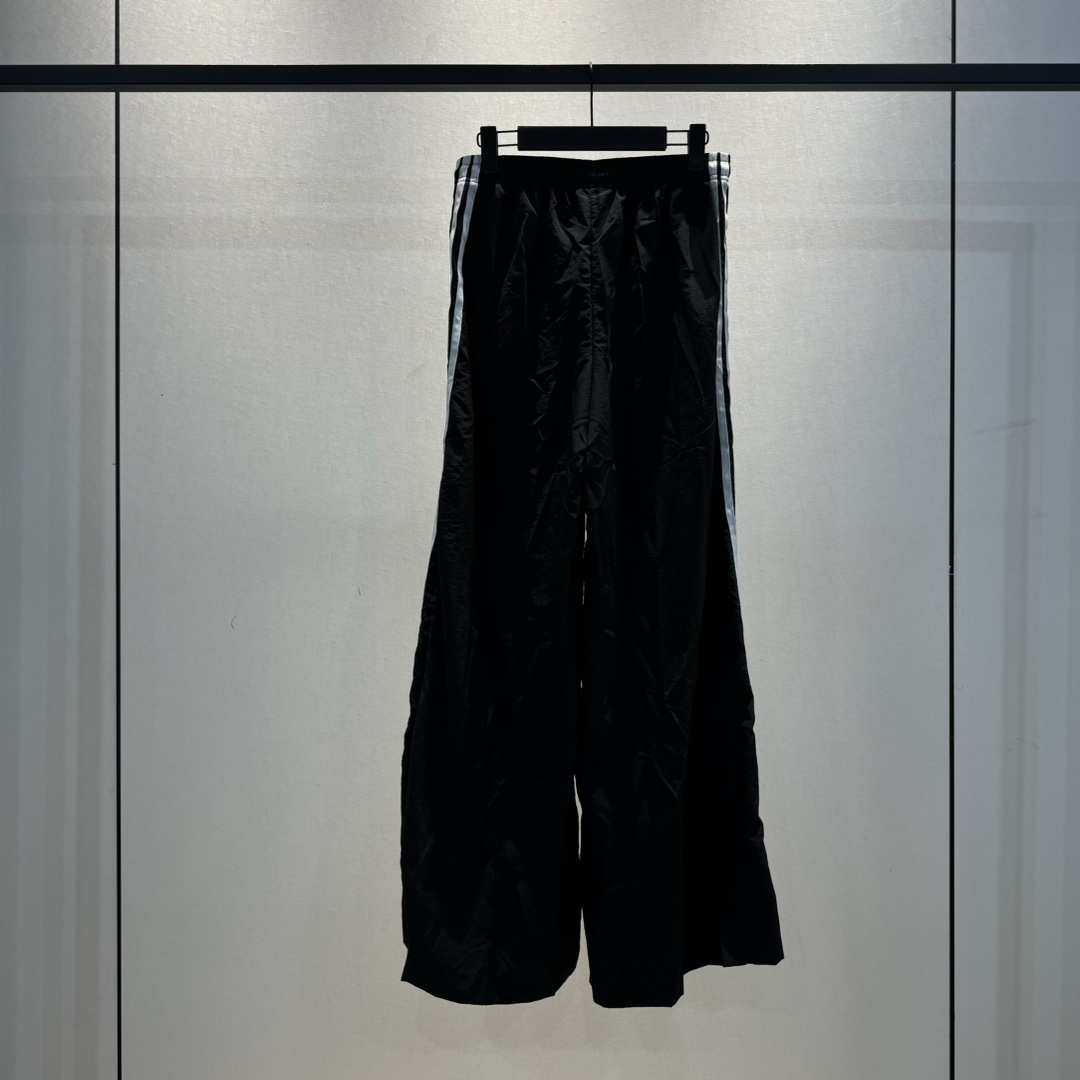 Adidas Heavy Work Embroidery Pants: Quality, Comfort, and Performance in Style - 图片 2