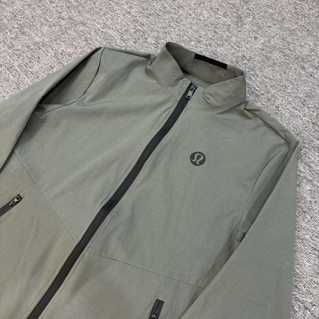 High-Quality Sports Jacket with Silicone Rubber Process and Professional Design - 图片 3
