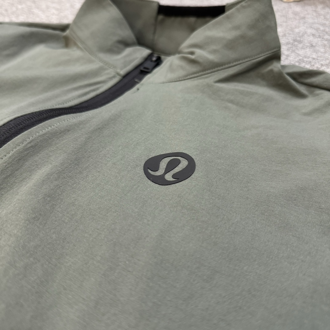 High-Quality Sports Jacket with Silicone Rubber Process and Professional Design - 图片 4