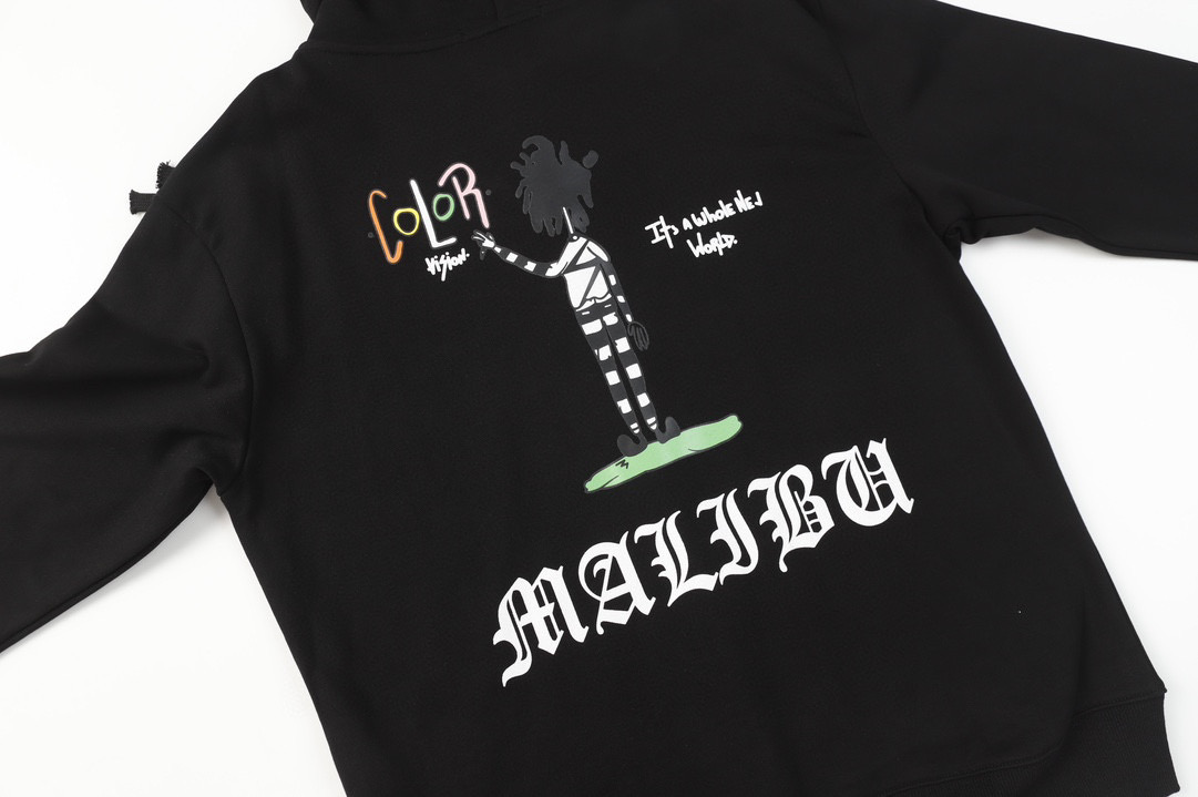 Y47—P103
克罗心连帽卫衣拉链外套男女同款。釆用420克毛圈纯棉面料。定制五金拉链。黑白S-XL