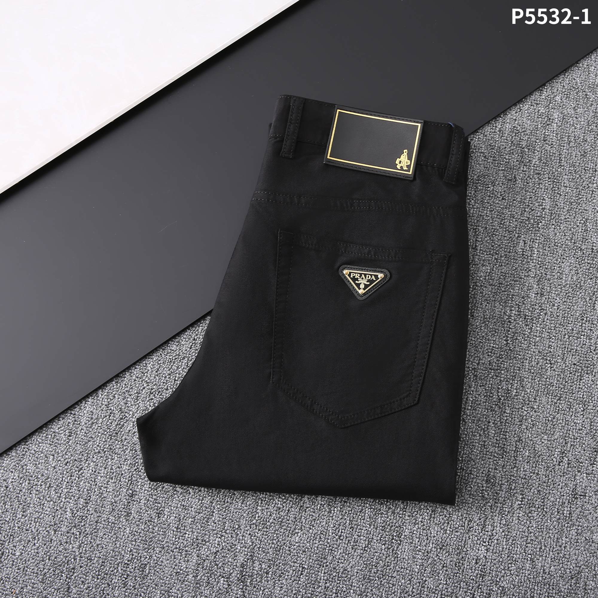NO:128262,25 Spring and Summer/New casual pants, model number 7-1, size 29-42, easy to wear, not picky about body shape, overall comfort is the main focus, the size of the trouser legs is just right, making it look slimming and straight, easily wearing long legs all over the screen, and the aura is fully opened with a lengthening proportion!  ,alexander wang1986090925春夏/新款休闲裤 款号7-1 尺码29一42 好穿不挑身材,整体以舒适为主,裤腿大小做的恰到好处,显瘦显腿直,轻松穿出满屏的大长腿,拉长比例气场全开！,,alexander wang,Men's clothing