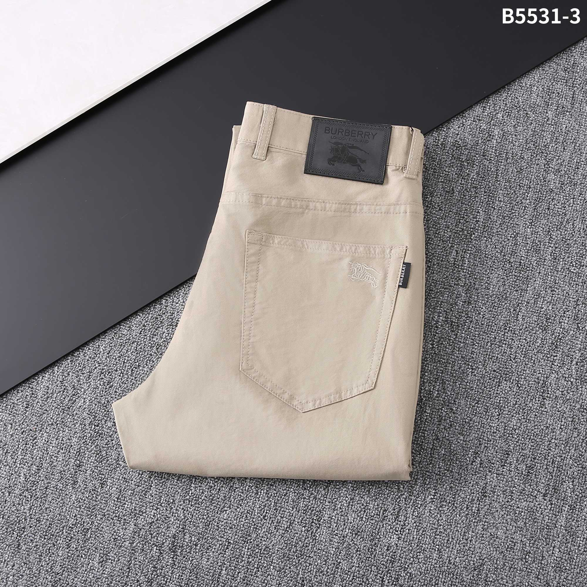 NO:128284,25 Spring/Summer/New casual pants, model number B5531-3 Size 29-42, easy to wear and not pick on the figure, the overall size is mainly comfortable, the trouser legs are just right, making them look slimmer and straight, easily wearing them out of the long legs all over the screen, and the aura is fully opened!  ,alexander wang1986090925春夏/新款休闲裤 款号B5531-3 尺码29一42 好穿不挑身材,整体以舒适为主,裤腿大小做的恰到好处,显瘦显腿直,轻松穿出满屏的大长腿,拉长比例气场全开！,,alexander wang,Men's clothing