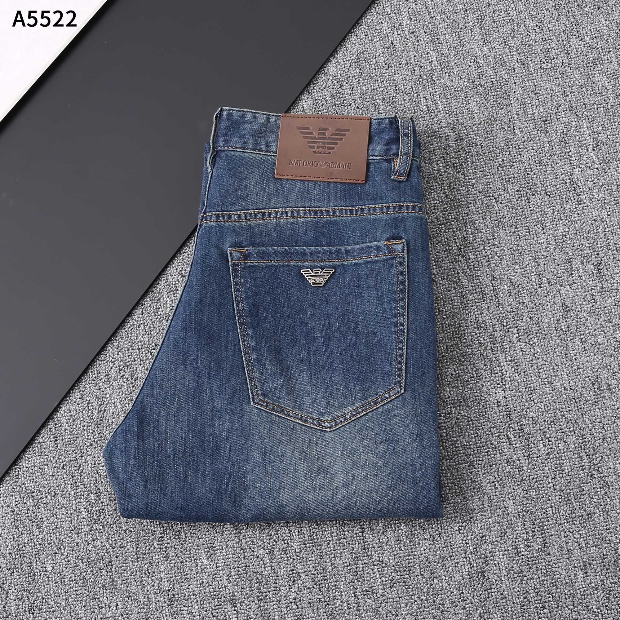 NO:128286,25 Spring/Summer/New Jeans Model Number A5522 Size 29-42 It is easy to wear and not picky about the figure. The overall size is mainly comfortable. The trouser legs are just right, making them look slimmer and straight, and easily wear them all over the screen, and the lengthening and proportional aura is fully opened!  , jeans,alexander wang1986090925春夏/新款牛仔裤 款号A5522 尺码29一42 好穿不挑身材,整体以舒适为主,裤腿大小做的恰到好处,显瘦显腿直,轻松穿出满屏的大长腿,拉长比例气场全开！,,jeans,alexander wang,Men's clothing