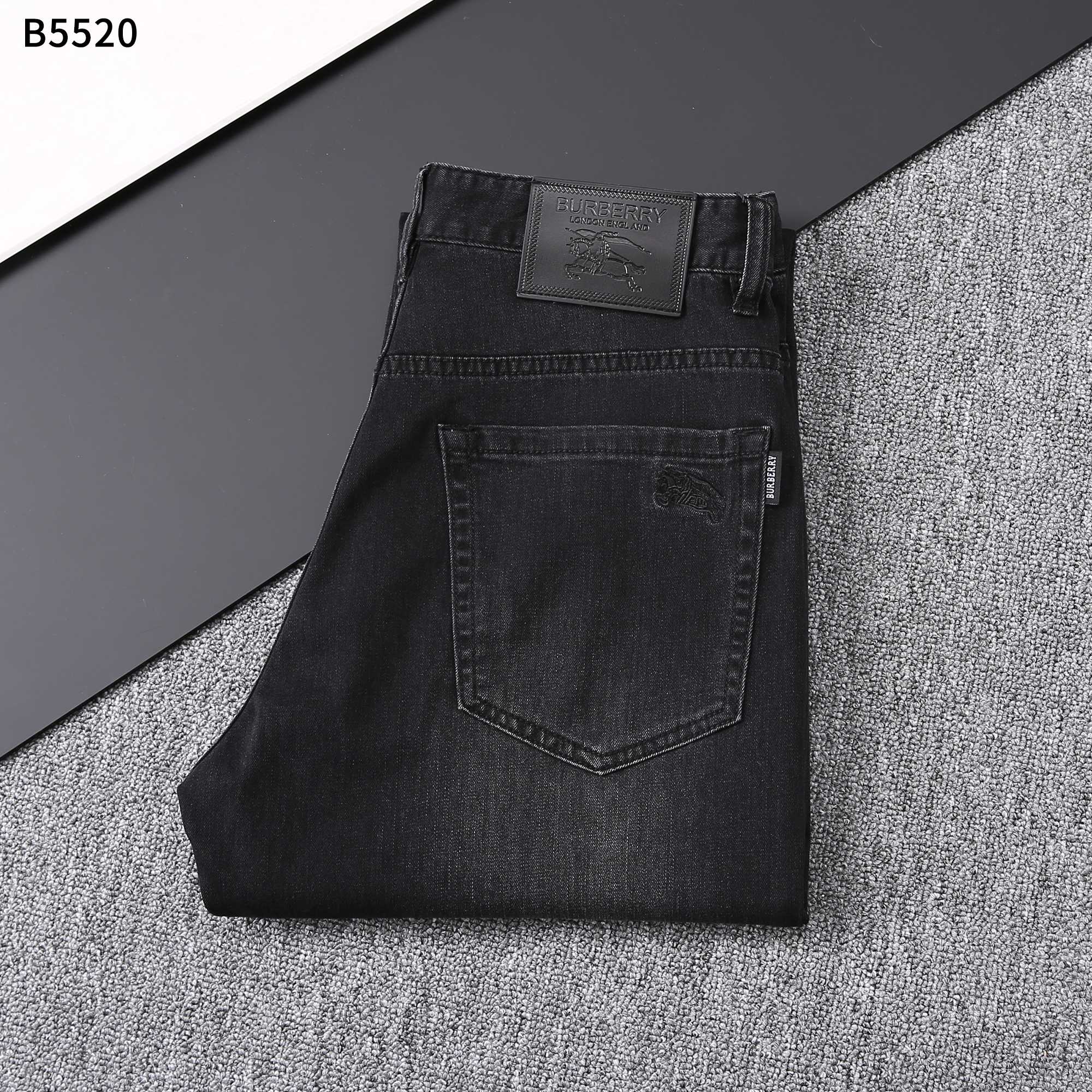 NO:128277,25 Spring/Summer/New Jeans Model Number B5520 Size 29-42 It is easy to wear and not picky about the figure. The overall size is mainly comfortable. The trouser legs are just right, making them look slimmer and straight, and easily wear them out with long legs all over the screen, and the aura is fully opened!  , jeans,alexander wang1986090925春夏/新款牛仔裤 款号B5520 尺码29一42 好穿不挑身材,整体以舒适为主,裤腿大小做的恰到好处,显瘦显腿直,轻松穿出满屏的大长腿,拉长比例气场全开！,,jeans,alexander wang,Men's clothing