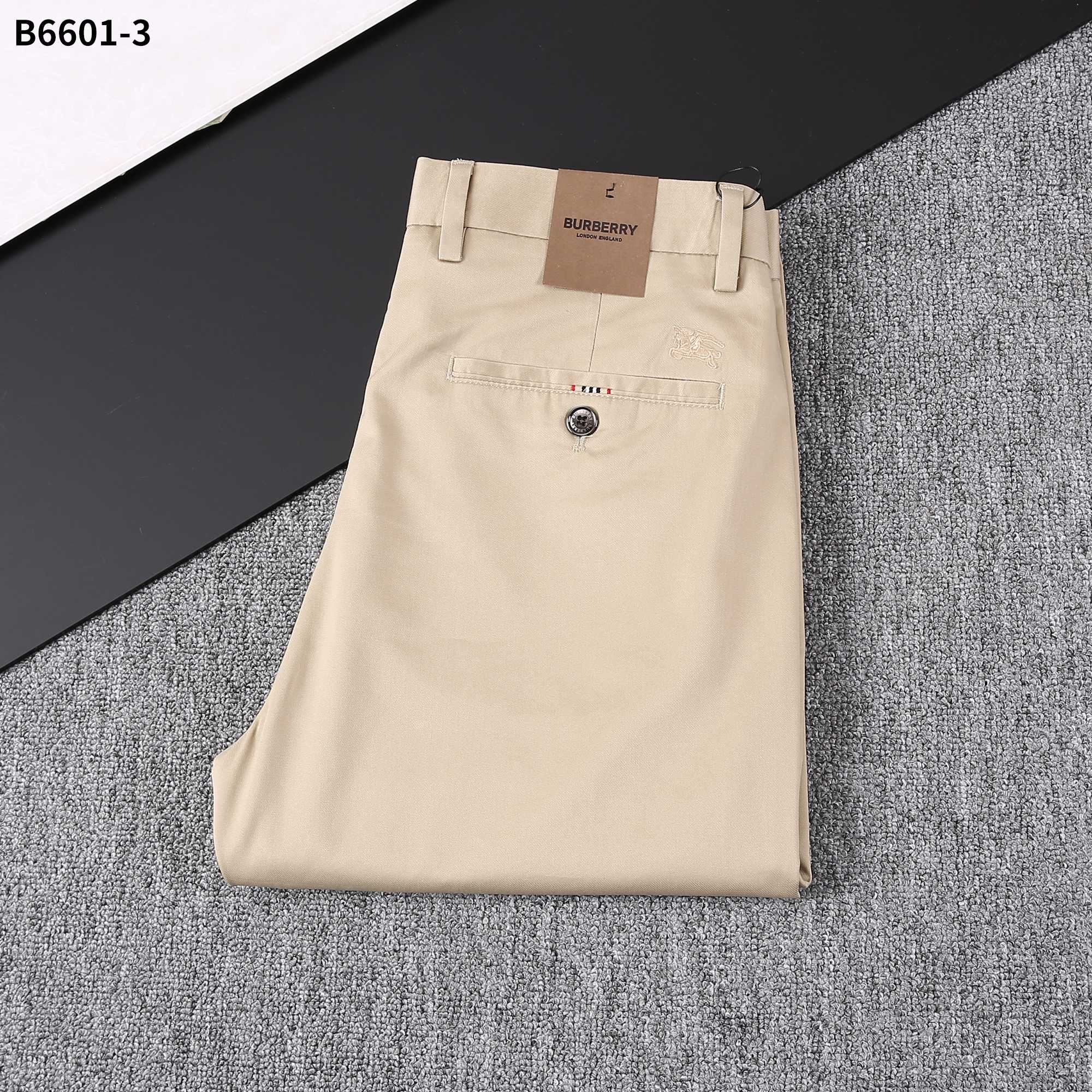 NO:128303,25 Spring/Summer/New casual pants, model number B6601-3 Size 29-42, easy to wear and not pick on the figure, the overall size is mainly comfortable, the trouser legs are just right, making them look slimmer and straight, easily wearing them out of the long legs all over the screen, and the aura is fully opened with a lengthening proportion!  ,alexander wang1986090925春夏/新款休闲裤 款号B6601-3 尺码29一42 好穿不挑身材,整体以舒适为主,裤腿大小做的恰到好处,显瘦显腿直,轻松穿出满屏的大长腿,拉长比例气场全开！,,alexander wang,Men's clothing
