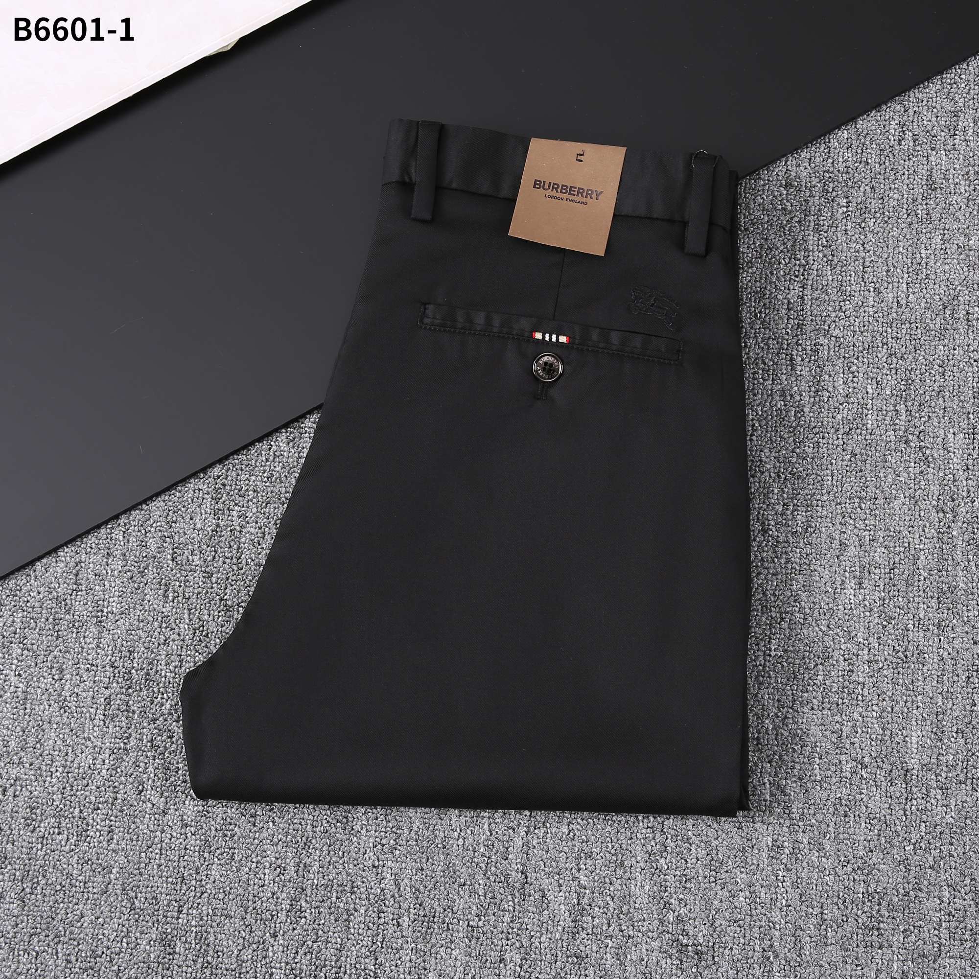 NO:128307,25 Spring/Summer/New casual pants, model number B6601-1 Size 29-42, easy to wear, not picky about body shape, overall comfort is the main focus, the size of the trouser legs is just right, making it look slimming and straight, easily wearing long legs all over the screen, and the lengthening proportions and aura is fully opened!  ,alexander wang1986090925春夏/新款休闲裤 款号B6601-1 尺码29一42 好穿不挑身材,整体以舒适为主,裤腿大小做的恰到好处,显瘦显腿直,轻松穿出满屏的大长腿,拉长比例气场全开！,,alexander wang,Men's clothing