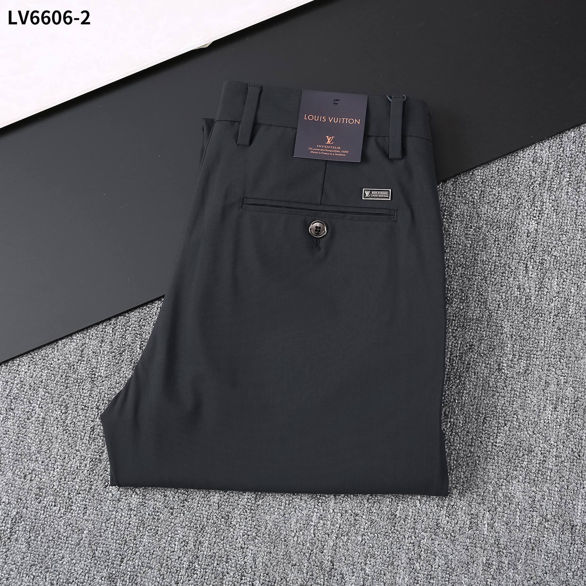 NO:128300,25 Spring and Summer/New casual pants, model number LV6606-2 Size 29-42, easy to wear but not picky about body shape, overall comfort is the main focus, the size of the trouser legs is just right, making it look slimming and straight, easily wearing long legs all over the screen, and the lengthening proportions and aura is fully opened!  ,,louis vuitton,alexander wang1986090925春夏/新款休闲裤 款号LV6606-2 尺码29一42 好穿不挑身材,整体以舒适为主,裤腿大小做的恰到好处,显瘦显腿直,轻松穿出满屏的大长腿,拉长比例气场全开！,,louis vuitton,alexander wang,Men's clothing
