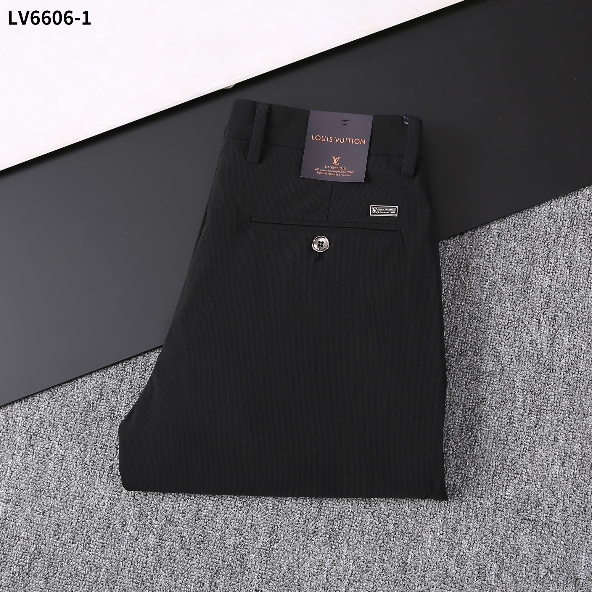 NO:128302,25 Spring and Summer/New casual pants, model number LV6606-1 Size 29-42, easy to wear but not picky about body shape, overall comfort is the main focus, the size of the trouser legs is just right, making it look slimming and straight, easily wearing long legs all over the screen, and the lengthening proportions and aura is fully opened!  ,,louis vuitton,alexander wang1986090925春夏/新款休闲裤 款号LV6606-1 尺码29一42 好穿不挑身材,整体以舒适为主,裤腿大小做的恰到好处,显瘦显腿直,轻松穿出满屏的大长腿,拉长比例气场全开！,,louis vuitton,alexander wang,Men's clothing