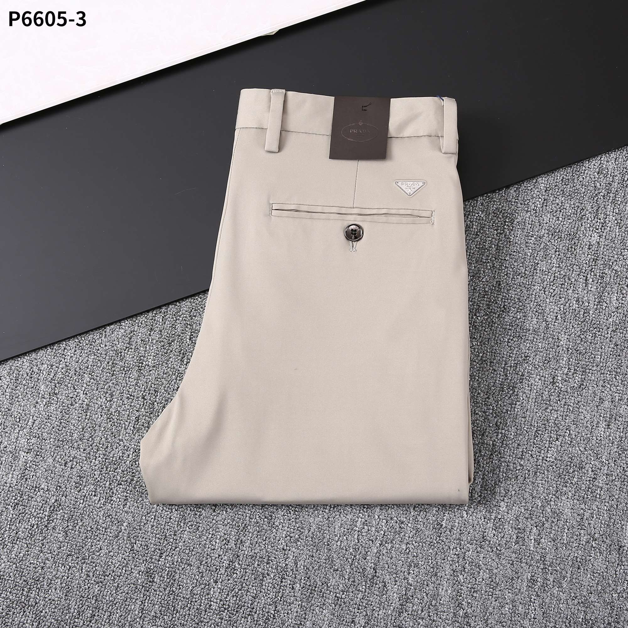 NO:128304,25 Spring and Summer/New casual pants, model number - 3 Size 29-42, easy to wear and not pick on the figure, the overall size is mainly comfortable, the trouser legs are just right, making them look slimmer and straight, easily wearing them out of the long legs all over the screen, and the aura is fully opened with a lengthening proportion!  ,alexander wang1986090925春夏/新款休闲裤 款号-3 尺码29一42 好穿不挑身材,整体以舒适为主,裤腿大小做的恰到好处,显瘦显腿直,轻松穿出满屏的大长腿,拉长比例气场全开！,,alexander wang,Men's clothing