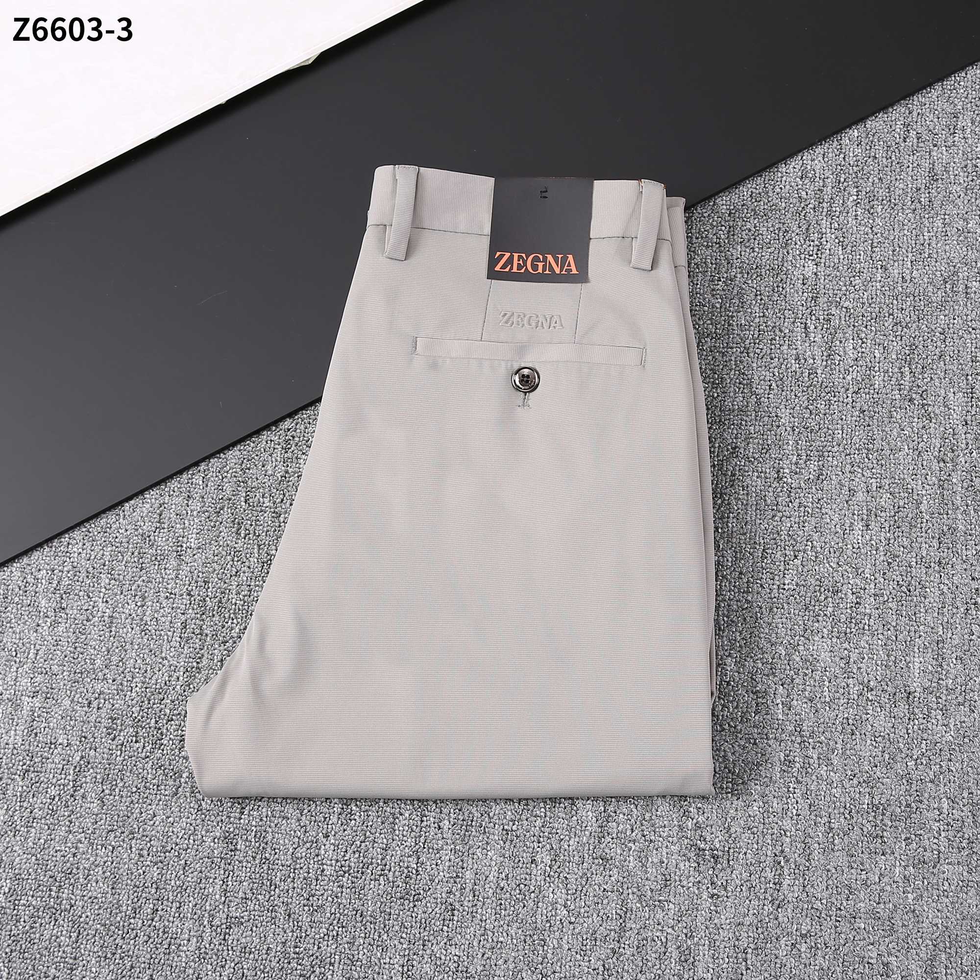 NO:128291,25 Spring/Summer/New casual pants, model number Z6603-3 Size 29-42, easy to wear, not picky about body shape, overall comfort is the main focus, the size of the trouser legs is just right, making it look slimming and straight, easily wearing long legs all over the screen, and the lengthening proportions and aura is fully opened!  ,alexander wang1986090925春夏/新款休闲裤 款号Z6603-3 尺码29一42 好穿不挑身材,整体以舒适为主,裤腿大小做的恰到好处,显瘦显腿直,轻松穿出满屏的大长腿,拉长比例气场全开！,,alexander wang,Men's clothing