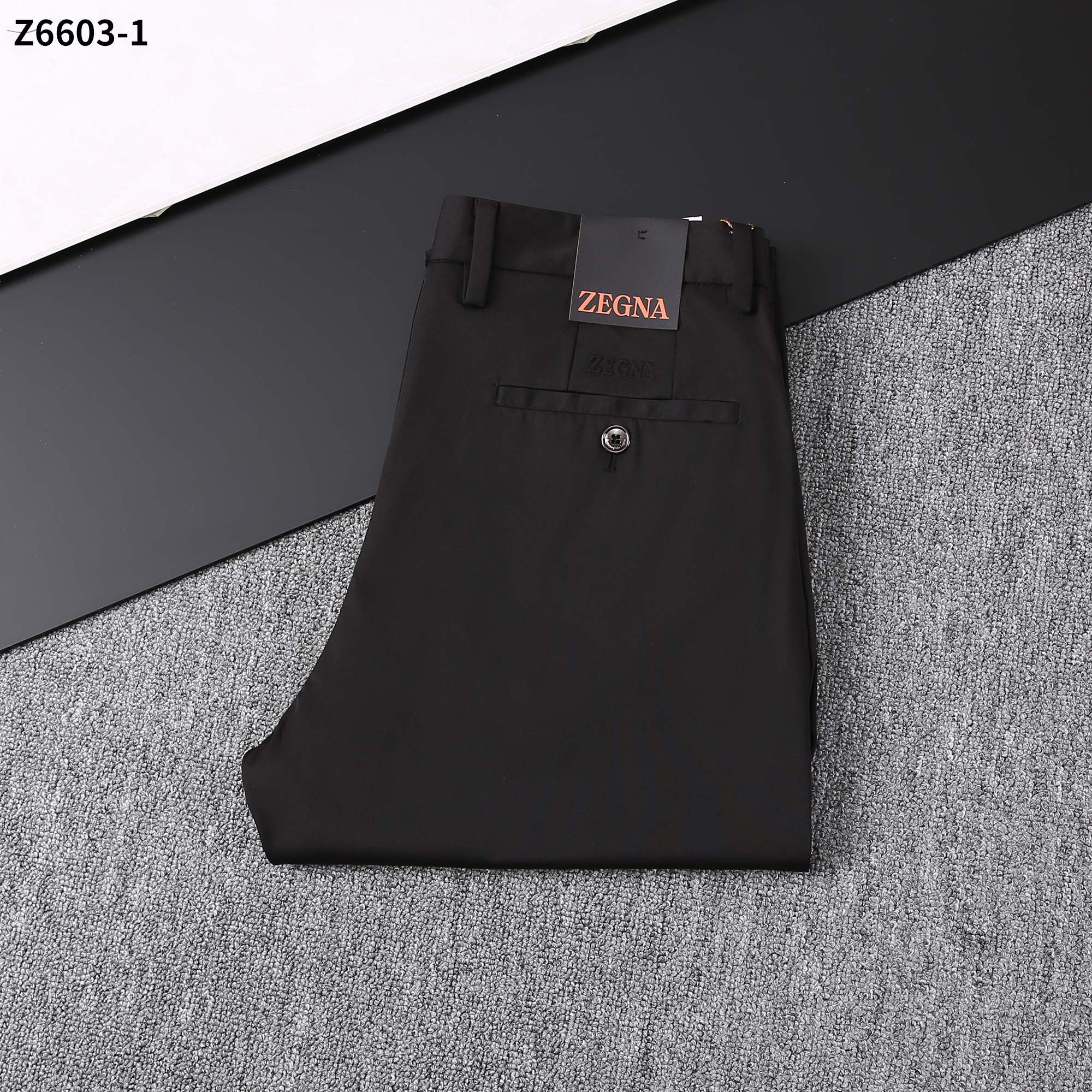 NO:128295,25 Spring and Summer/New casual pants, model number Z6603-1 Size 29-42, easy to wear and not pick on the figure, the overall size is mainly comfortable, the trouser legs are just right, making them look slimmer and straight, easily wearing them out of the long legs all over the screen, and the aura is fully opened with a lengthening proportion!  ,alexander wang1986090925春夏/新款休闲裤 款号Z6603-1 尺码29一42 好穿不挑身材,整体以舒适为主,裤腿大小做的恰到好处,显瘦显腿直,轻松穿出满屏的大长腿,拉长比例气场全开！,,alexander wang,Men's clothing