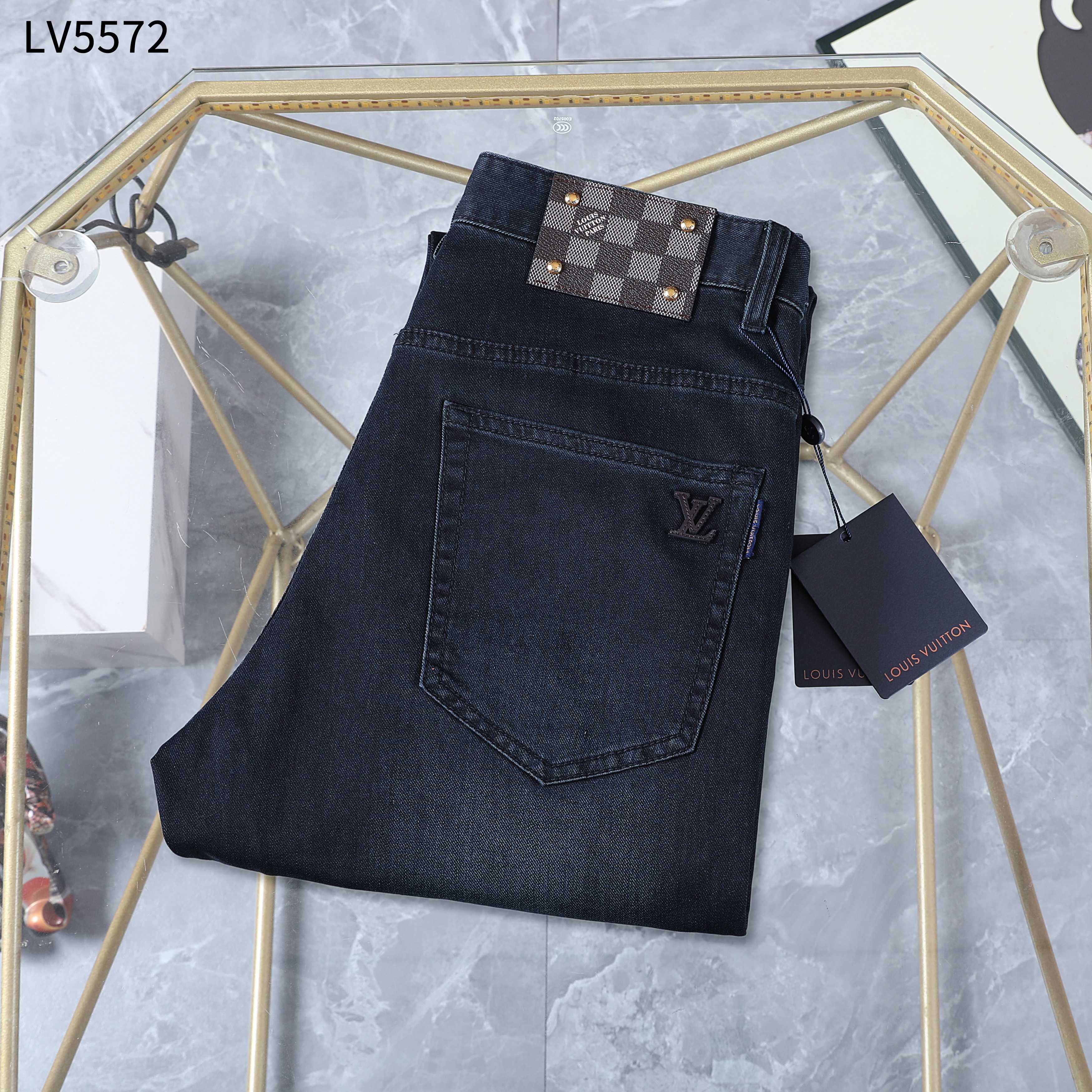 P120 🔥🔥🔥 Primavera/Verano/Business Denim N.º de estilo: LV5572 Tamaño: 29-42 Ajuste empresarial: Ligeramente ancho, …