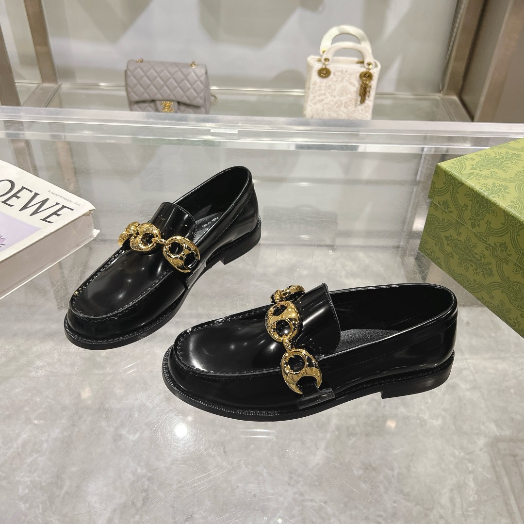 NO:389774,90036-8 Black (35-41) single shoe series heel height 1.5, Italian leather outsole, iconic design of the 1960s, the design of the anchor chain is inspired by the prosperous and dazzling yacht world, upper cowhide, single shoe, cowhide, Leather soles1986090990036-8 黑色（35-41）单鞋系列跟高1.5,意大利真皮大底,20世纪60年代的标志性设计,船锚链的设计灵感源自繁华璀璨的游艇世界,鞋面牛皮.,单鞋,cowhide,Leather soles,Women's Shoes