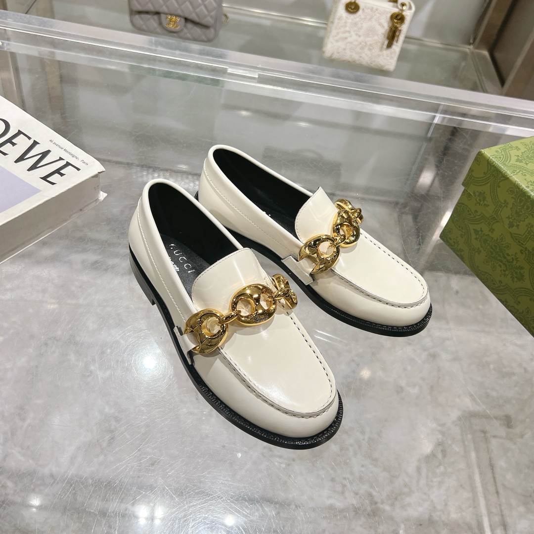 NO:389782,90036-8 White (35-41) single shoe series heel height 1.5, Italian leather outsole, iconic design of the 1960s, the design of the anchor chain is inspired by the prosperous and dazzling yacht world, upper cowhide, single shoe, cowhide, Leather soles1986090990036-8 白色（35-41）单鞋系列跟高1.5,意大利真皮大底,20世纪60年代的标志性设计,船锚链的设计灵感源自繁华璀璨的游艇世界,鞋面牛皮.,单鞋,cowhide,Leather soles,Women's Shoes