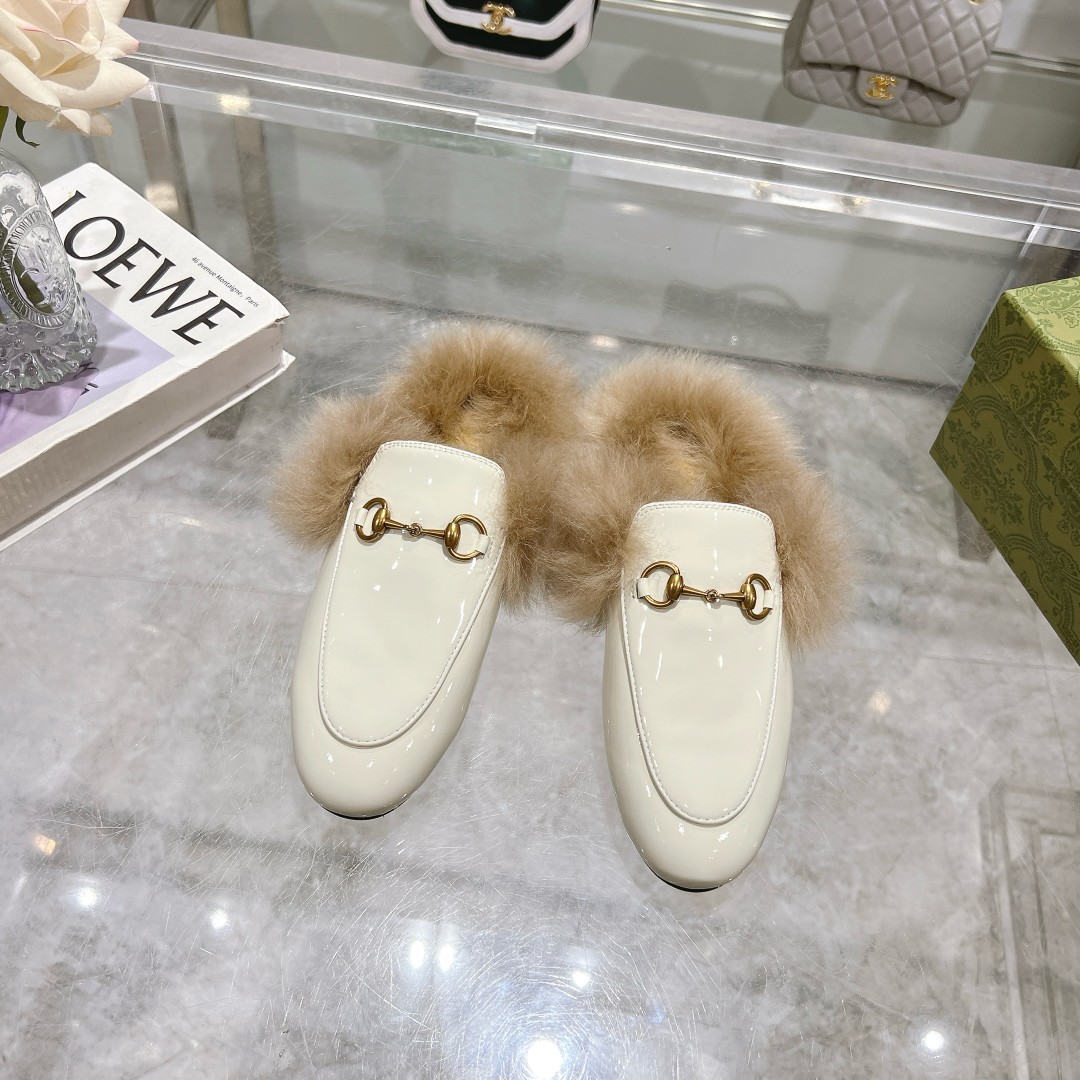 NO:749616,1803-2 off-white patent leather (35-41) fur mop series fabrics are made of imported patent leather, the inner pads are made of top-quality original Tuscan hair, original bronze gold horsebits, original Italian leather outsole [with complete package including certificate of qualification/cloth bag/handbag], half mop, Leather soles198609091803-2 米白漆皮（35-41）毛拖系列面料采用进口漆皮,内里垫脚顶级原版托斯卡纳毛,原版古铜金马衔扣,意大利原版真皮大底［内配合格证／布袋／手提袋等全套包装］,半拖,Leather soles,Women's Shoes