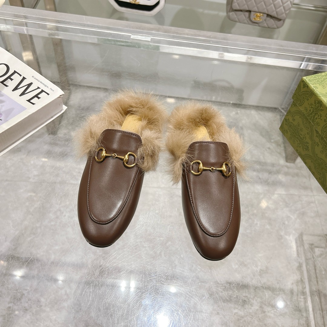 NO:749640,1803-2 brown (35-41) The fabric of the fur mop series is made of original 11 calfskin, the inner padding is made of top-grade Tuscan wool + water-dyed cowhide, the original bronze gold horsebit, the original Italian leather outsole [complete with certificate/bag/handbag and other packaging], half mop, cowhide, Leather soles198609091803-2 棕（35-41） 毛拖系列面料采用原版11小牛皮,内里垫脚顶级托斯卡纳毛+水染牛皮,原版古铜金马衔扣,意大利原版真皮大底［内配合格证／布袋／手提袋等全套包装］,半拖,cowhide,Leather soles,Women's Shoes