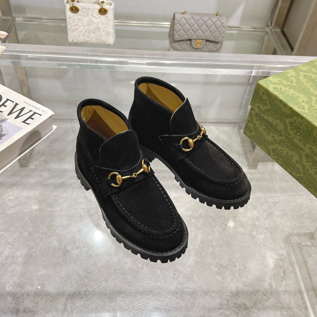 NO:536256,Gucci's early spring new product!  The original version has developed a high-end version, both men and women have the same quality as the men and women. Number of codes: women's 35-41#, boots, gucci, gucci, boots19860909Gucci古驰早春新品！原版开发高版本,男女款都有开边珠品质保证始终如一 码数:女35-41#,靴子,gucci,gucci,boots,Women's Shoes