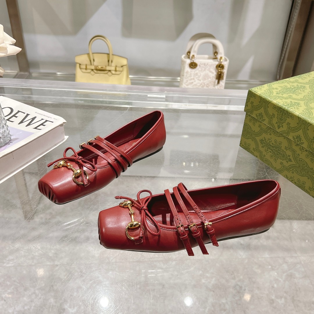 NO:167065,9099-1 Burgundy (35-42) This iconic horse-bit ballet flat shoe is made of square toe design and elegant bow details, paying tribute to traditional ballet shoes. The shoes are made of Angora red leather, with ingenious silver-tone horse-bit buckle accessories. The 