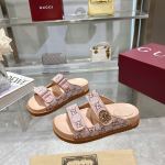 9115-8 Light Pink G Diamond (35-42) This item is from the Gucci Lido series, and the design is inspired by the summer style and beach clubs on the Italian coast. This flat sandal is made of a magic tape design, which is modern and full of sportiness for comfort. This accessory is craftsmanship with light pink GG crystal canvas, and the upper is decorated with elegant double G-shaped accessories, showing a unique style. Light pink GG crystal canvas women's gold tone accessories double G rubber sole magic adhesive tape fixed flat bottom 1 9115-8 Light Pink G Diamond (35-42) This item is from the Gucci Lido series, and the design is inspired by the summer style and beach clubs on the Italian coast. This flat sandal is made of a magic tape design, which is modern and full of sportiness for comfort. This accessory is craftsmanship with light pink GG crystal canvas, and the upper is decorated with elegant double G-shaped accessories, showing a unique style. Light pink GG crystal canvas women’s gold tone accessories double G rubber sole magic adhesive tape fixed flat bottom