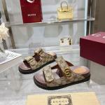 9115-8 Apricot G Diamond (35-42) This item is from the Gucci Lido series, and is inspired by the summer style and beach clubs on the Italian coast. This flat sandal is made of a magic tape design, which is modern and full of sportiness for comfort. This accessory is craftsmanship with light brown GG crystal canvas, and the upper is decorated with elegant double G-shaped accessories, showing a unique style. Light brown GG crystal canvas women's gold tone accessories double G rubber sole magic adhesive tape fixed flat bottom 1 9115-8 Apricot G Diamond (35-42) This item is from the Gucci Lido series, and is inspired by the summer style and beach clubs on the Italian coast. This flat sandal is made of a magic tape design, which is modern and full of sportiness for comfort. This accessory is craftsmanship with light brown GG crystal canvas, and the upper is decorated with elegant double G-shaped accessories, showing a unique style. Light brown GG crystal canvas women’s gold tone accessories double G rubber sole magic adhesive tape fixed flat bottom