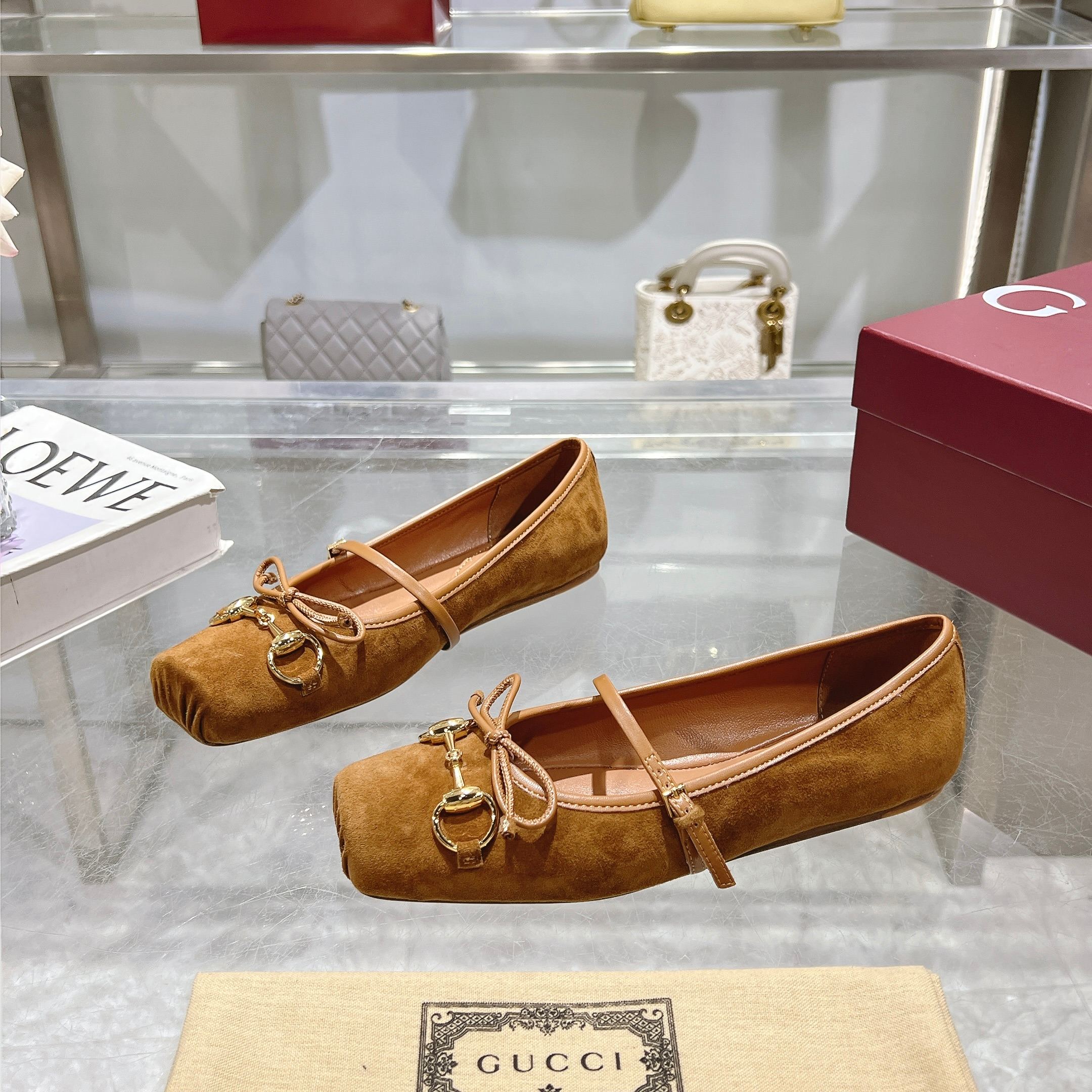 NO:167007,9099-10 Brown (35-42) This horse-bit ballet flat shoe is made of square toe design and elegant bow details, paying tribute to traditional ballet shoes. This item is made of shiny silk satin, cleverly embellishes the light gold tone horse buckle. The 