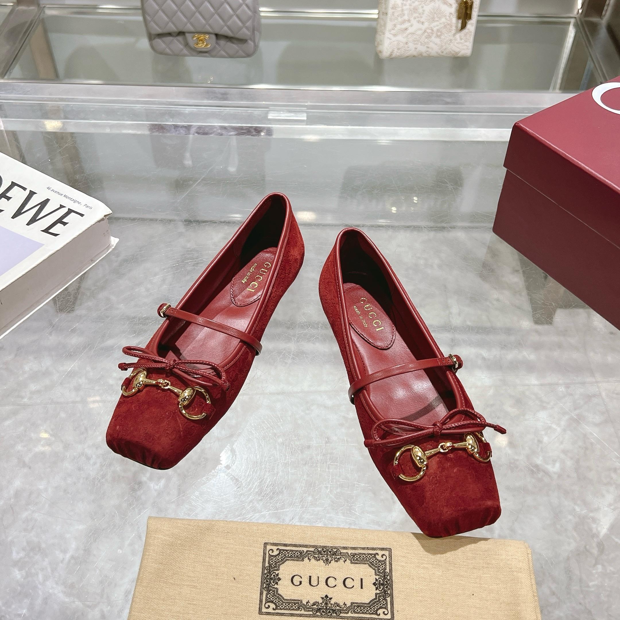 NO:167023,9099-10  Burgundy (35-42) This horse-bited ballet flat shoe is made of square toe design and elegant bow details, paying tribute to traditional ballet shoes. This item is made of shiny silk satin, cleverly embellishes the light gold tone horse buckle. The 