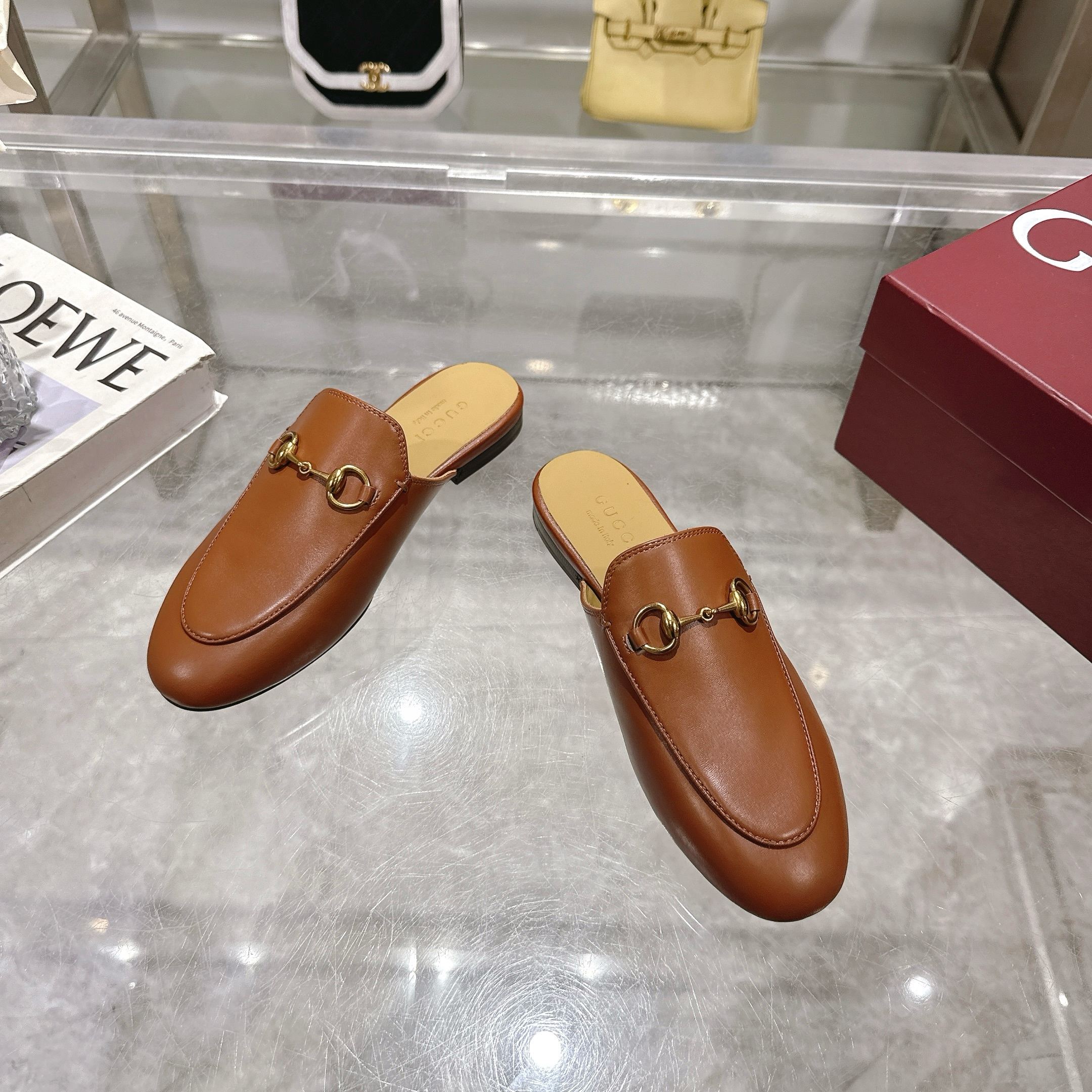 NO:261999,【1803-1 brown, size 35-42】Slipper series fabric top-grade calfskin, inner footbed cowhide, original bronze gold horse buckle, Italian original genuine leather sole [Inner matching certificate/cloth bag/tool ​​bag, etc. full set of packaging], semi-wrapping, slippers, cowhide, Leather soles19860909【1803-1棕色,35-42码】 拖鞋系列面料顶级小牛皮,内里垫脚牛皮,原版古铜金马衔扣,意大利原版真皮大底［内配合格证／布袋／手提袋等全套包装］,半拖,slippers,cowhide,Leather soles,Women's Shoes