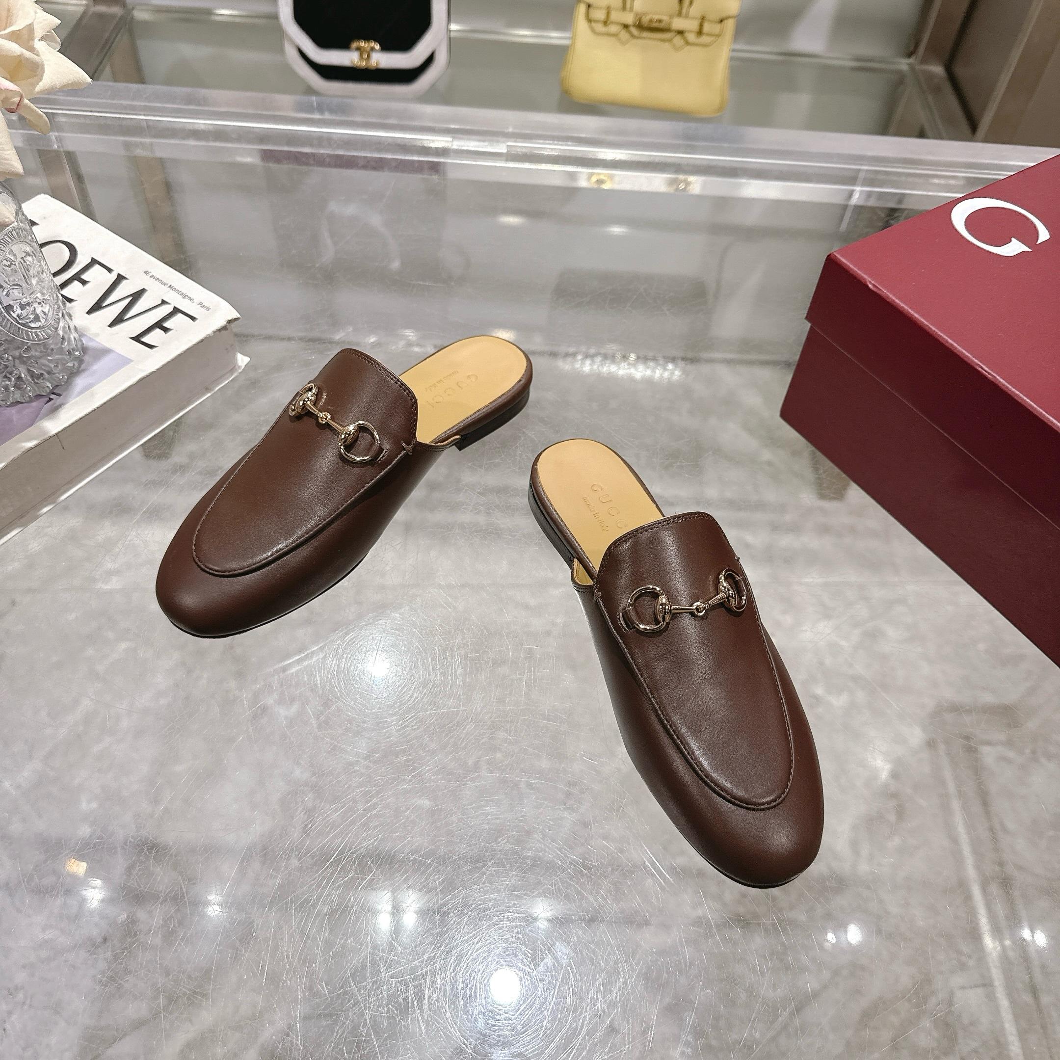 NO:262001,【1803-1 Deep Coffee, size 35-41】 Slipper series fabric top-grade calfskin, inner footbed cowhide, original bronze gold horse buckle, Italian original genuine leather sole [Inner matching certificate/cloth bag/tool ​​bag, etc. full set of packaging], semi-wrapping, slippers, cowhide, Leather soles19860909【1803-1 深咖,35-41码】 拖鞋系列面料顶级小牛皮,内里垫脚牛皮,原版古铜金马衔扣,意大利原版真皮大底［内配合格证／布袋／手提袋等全套包装］,半拖,slippers,cowhide,Leather soles,Women's Shoes