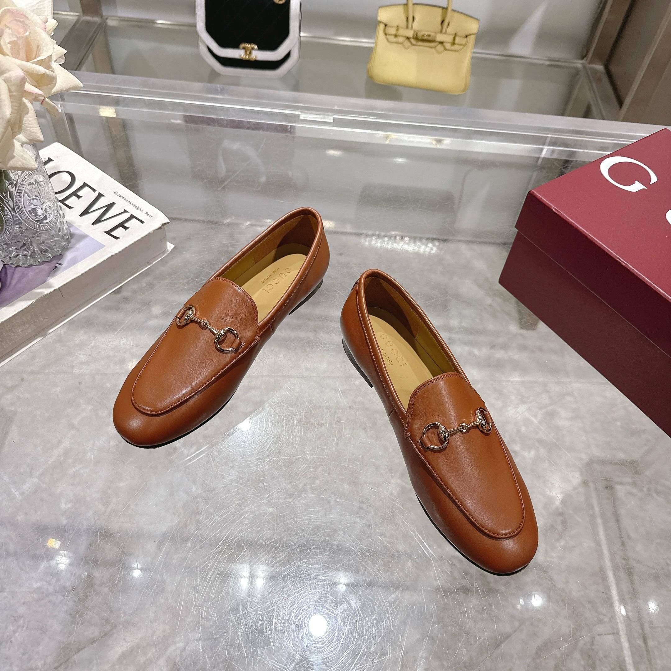 NO:261981,【1819-1 Brown, 35-42】 Single shoe series fabric top-grade original cowhide, inner foot padded cowhide, original bronze gold horse buckle, Italian original genuine leather sole [Inner matching certificate/cloth bag/tool ​​bag, etc. full set of packaging], single shoe, cowhide, Leather soles19860909【1819-1 棕,35-42】 单鞋系列面料顶级原版牛皮,内里垫脚牛皮,原版古铜金马衔扣,意大利原版真皮大底［内配合格证／布袋／手提袋等全套包装］,单鞋,cowhide,Leather soles,Women's Shoes