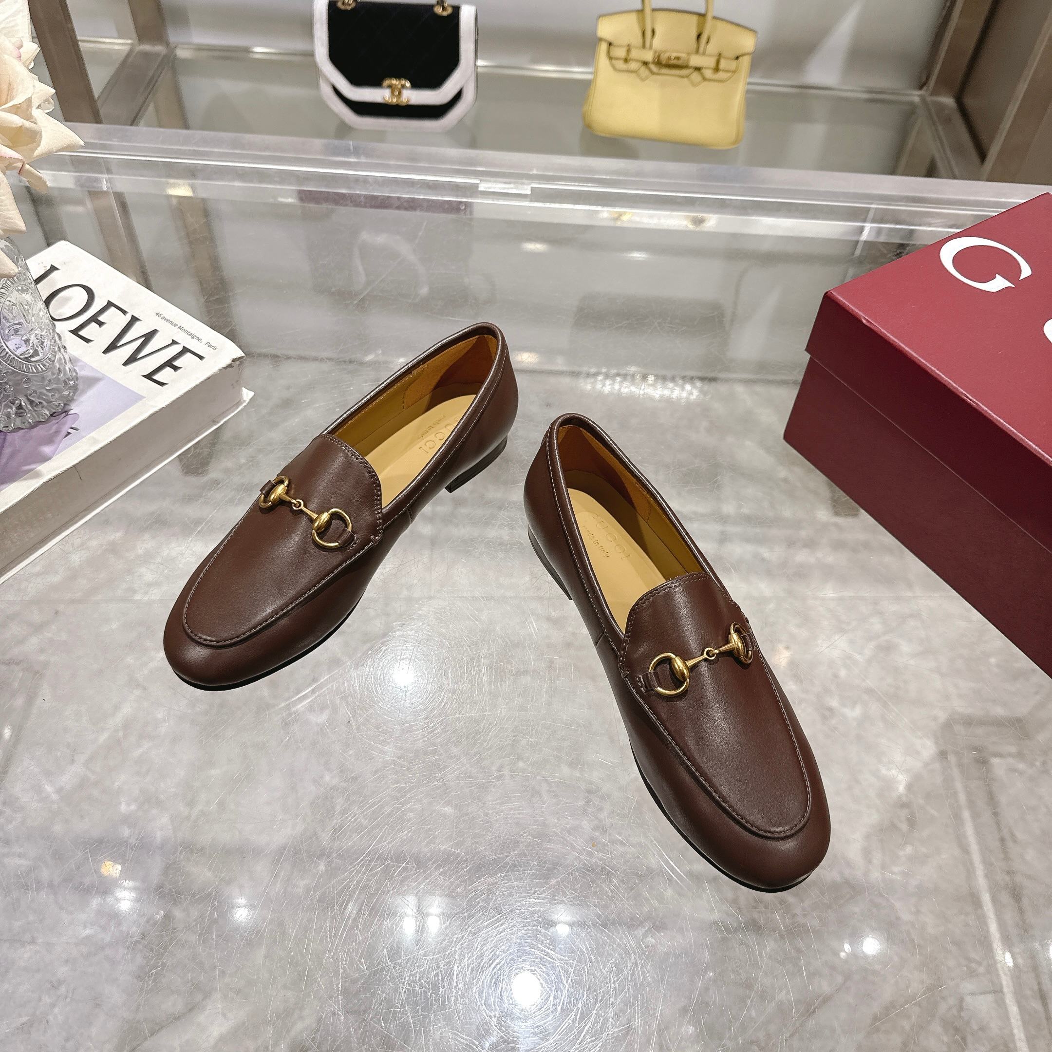 NO:261983,【1819-1 Deep Coffee, 35-42】 Single shoe series fabric top-grade original cowhide, inner foot padding cowhide, original bronze gold horse buckle, Italian original genuine leather sole [Inner matching certificate/cloth bag/tool ​​bag, etc. full set of packaging], single shoe, cowhide, Leather soles19860909【1819-1 深咖,35-42】 单鞋系列面料顶级原版牛皮,内里垫脚牛皮,原版古铜金马衔扣,意大利原版真皮大底［内配合格证／布袋／手提袋等全套包装］,单鞋,cowhide,Leather soles,Women's Shoes