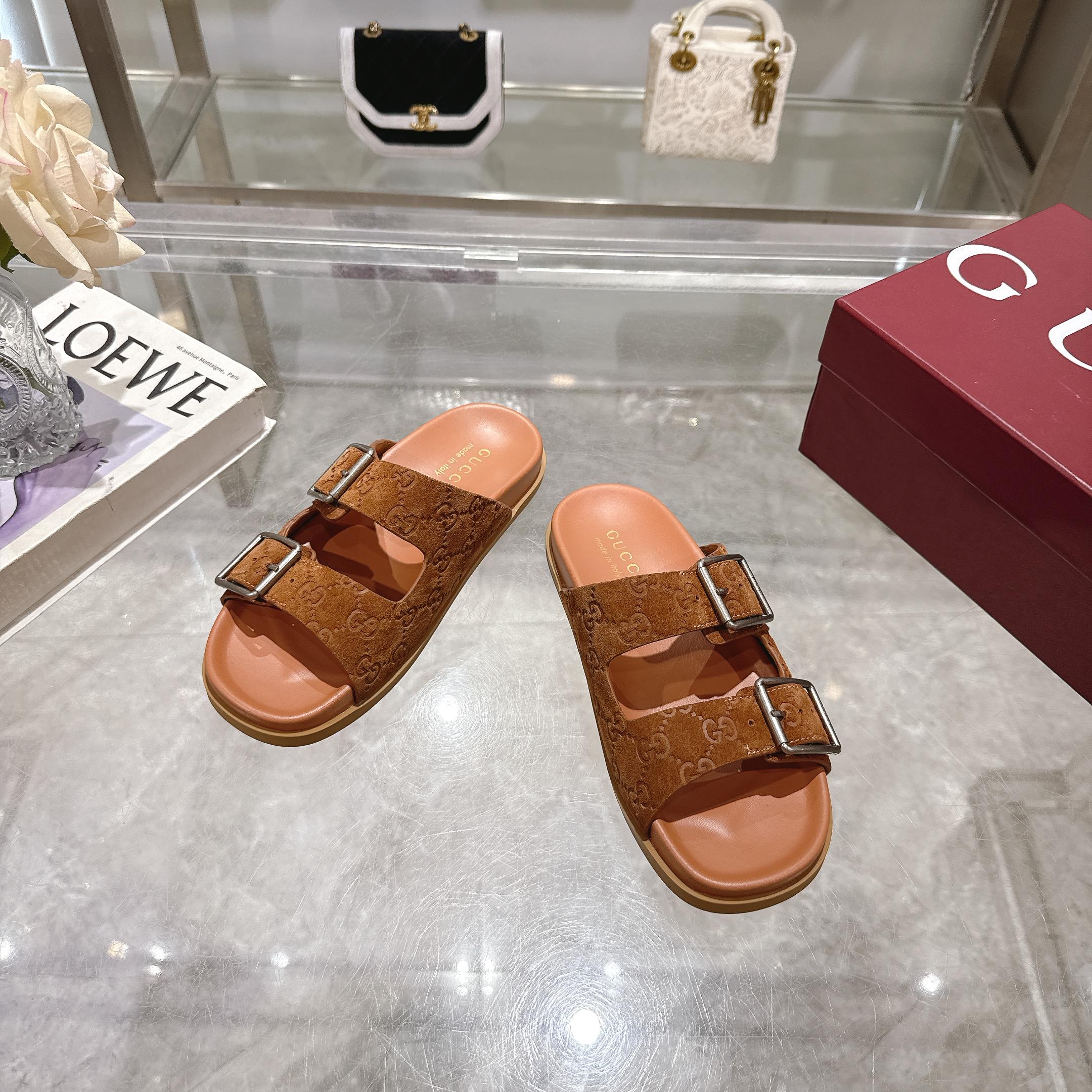 Gucci Women's Angora Red Leather Sandals with Double G Hardware 3 a1744898231347 3735