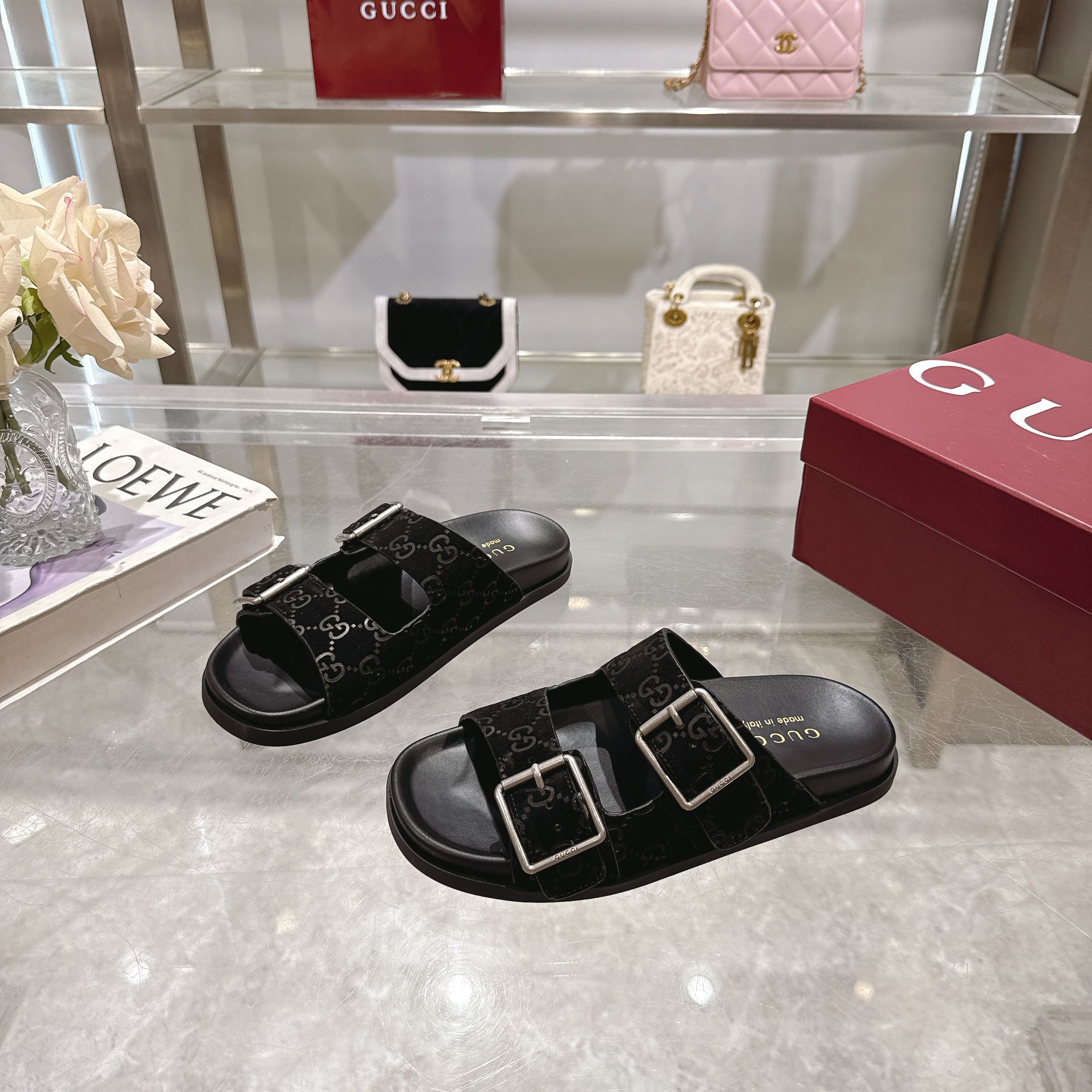 Gucci Women's GG Leather Flat Sandals with Double G Hardware 2 a1744898275568 2327