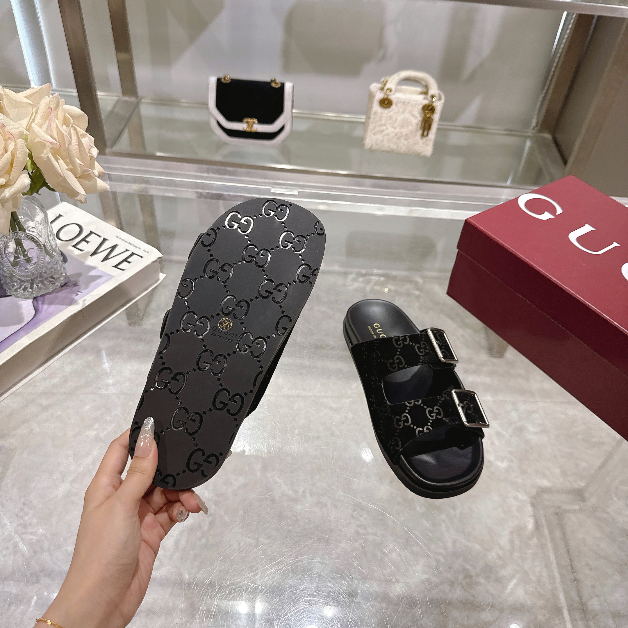 Gucci Women's GG Leather Flat Sandals with Double G Hardware 9 a1744898277118 0814