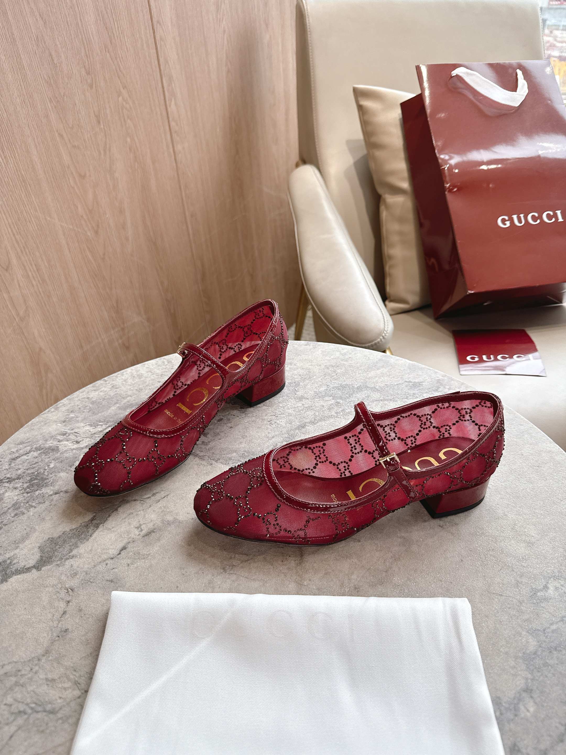 “Contemporary Ballerina Flats with GG Crystal Detail and House Logo Celebration” - 图片 4