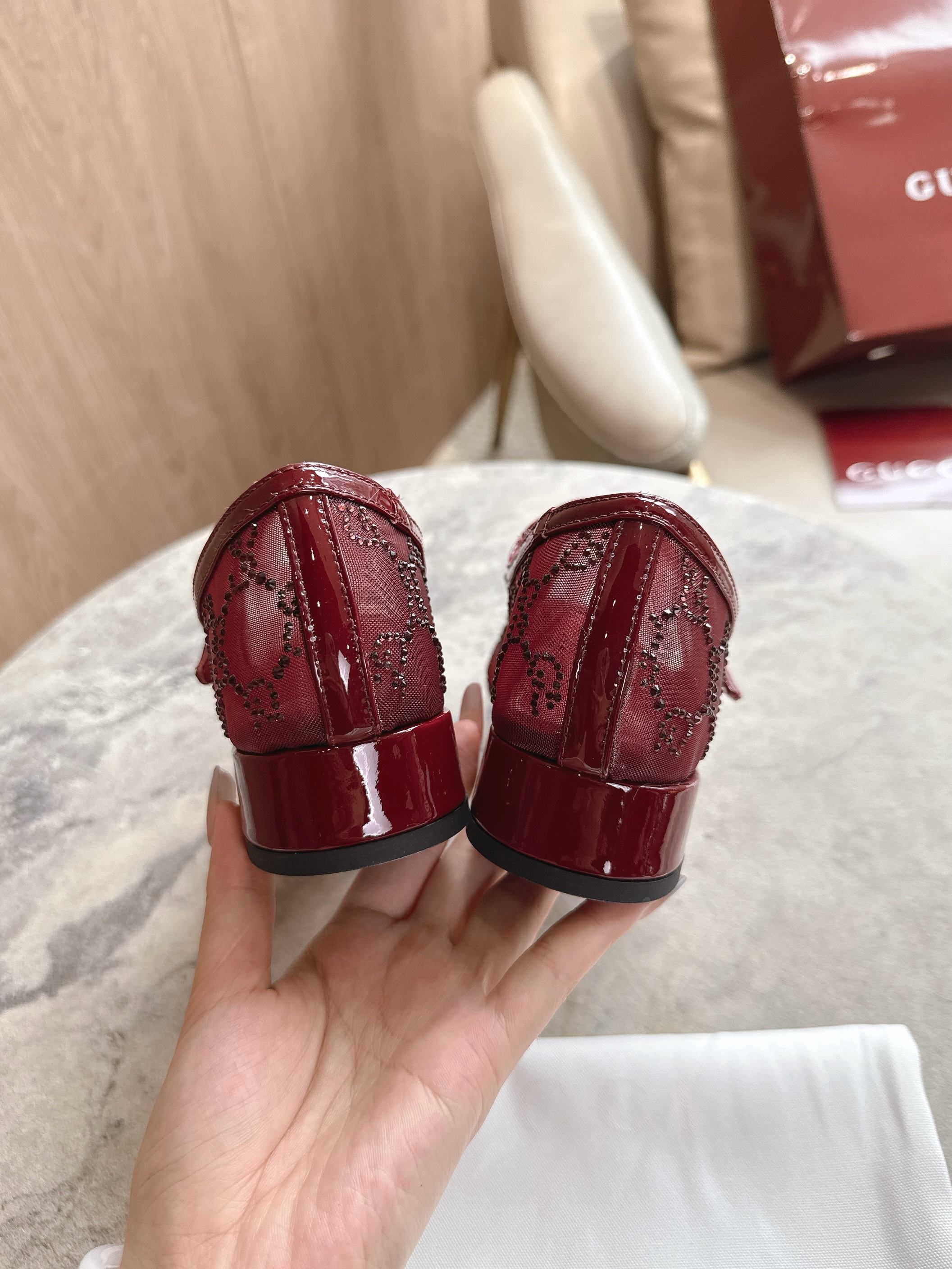 “Contemporary Ballerina Flats with GG Crystal Detail and House Logo Celebration” - 图片 7