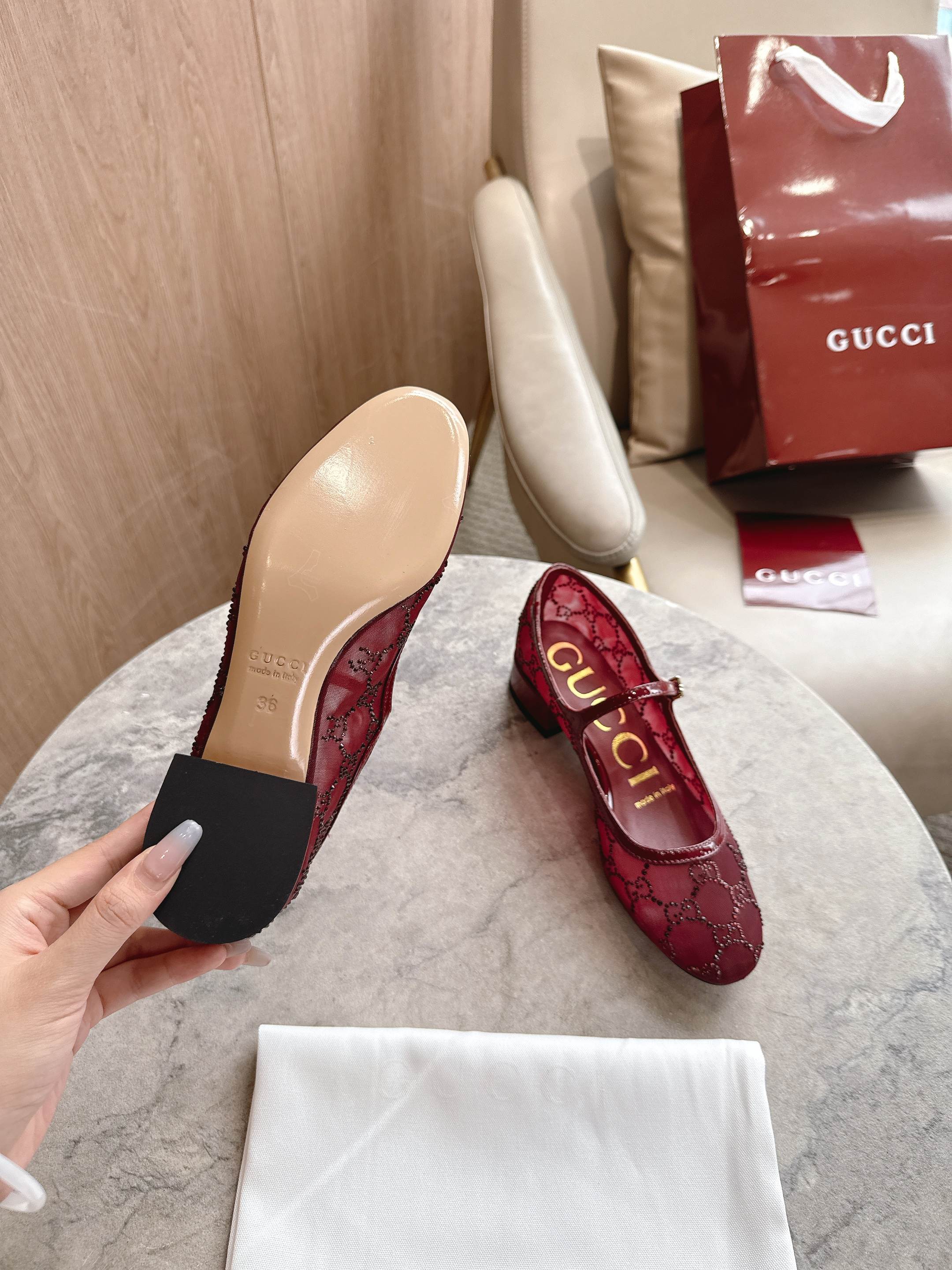 “Contemporary Ballerina Flats with GG Crystal Detail and House Logo Celebration” - 图片 8