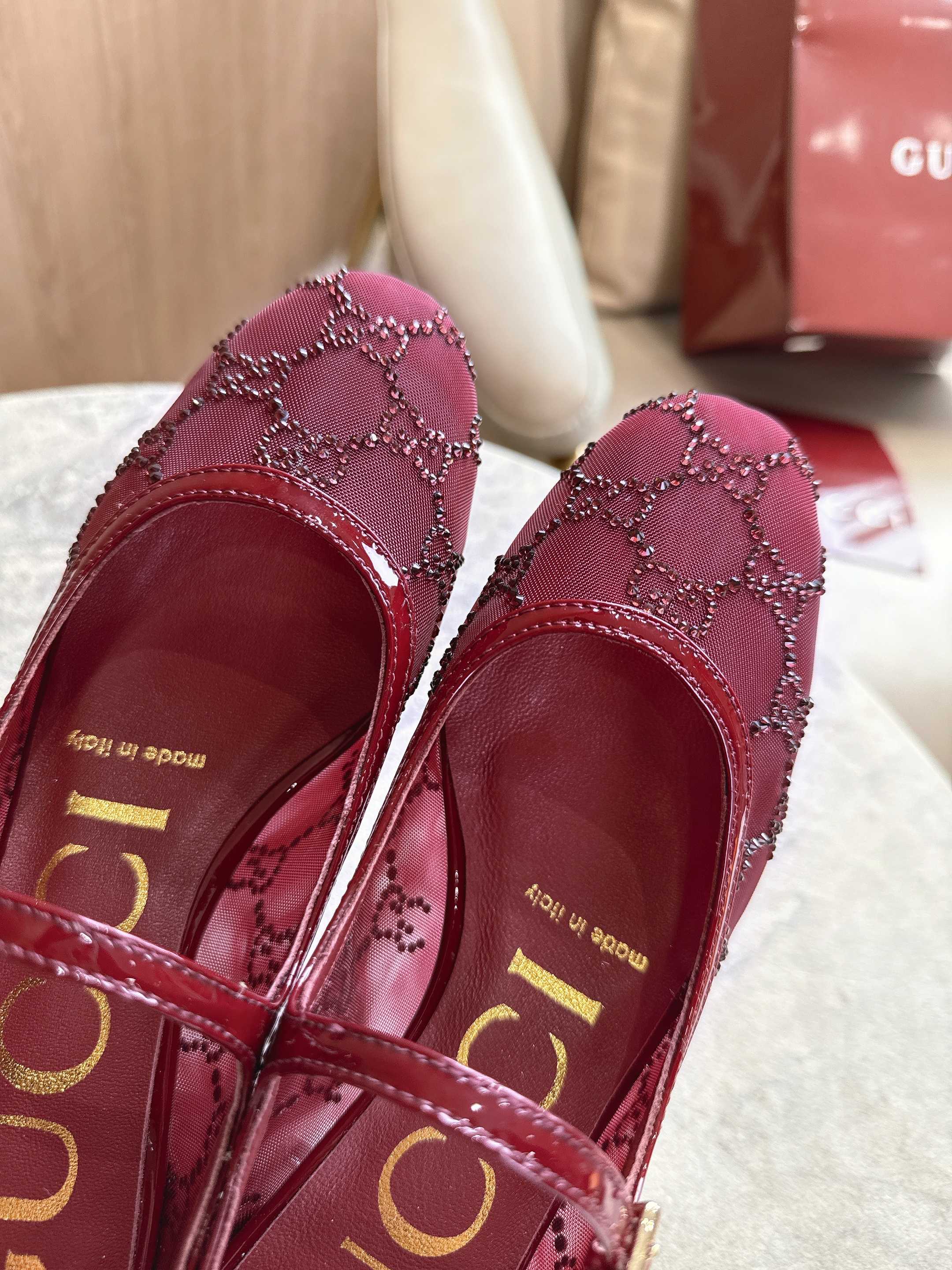 “Contemporary Ballerina Flats with GG Crystal Detail and House Logo Celebration” - 图片 6