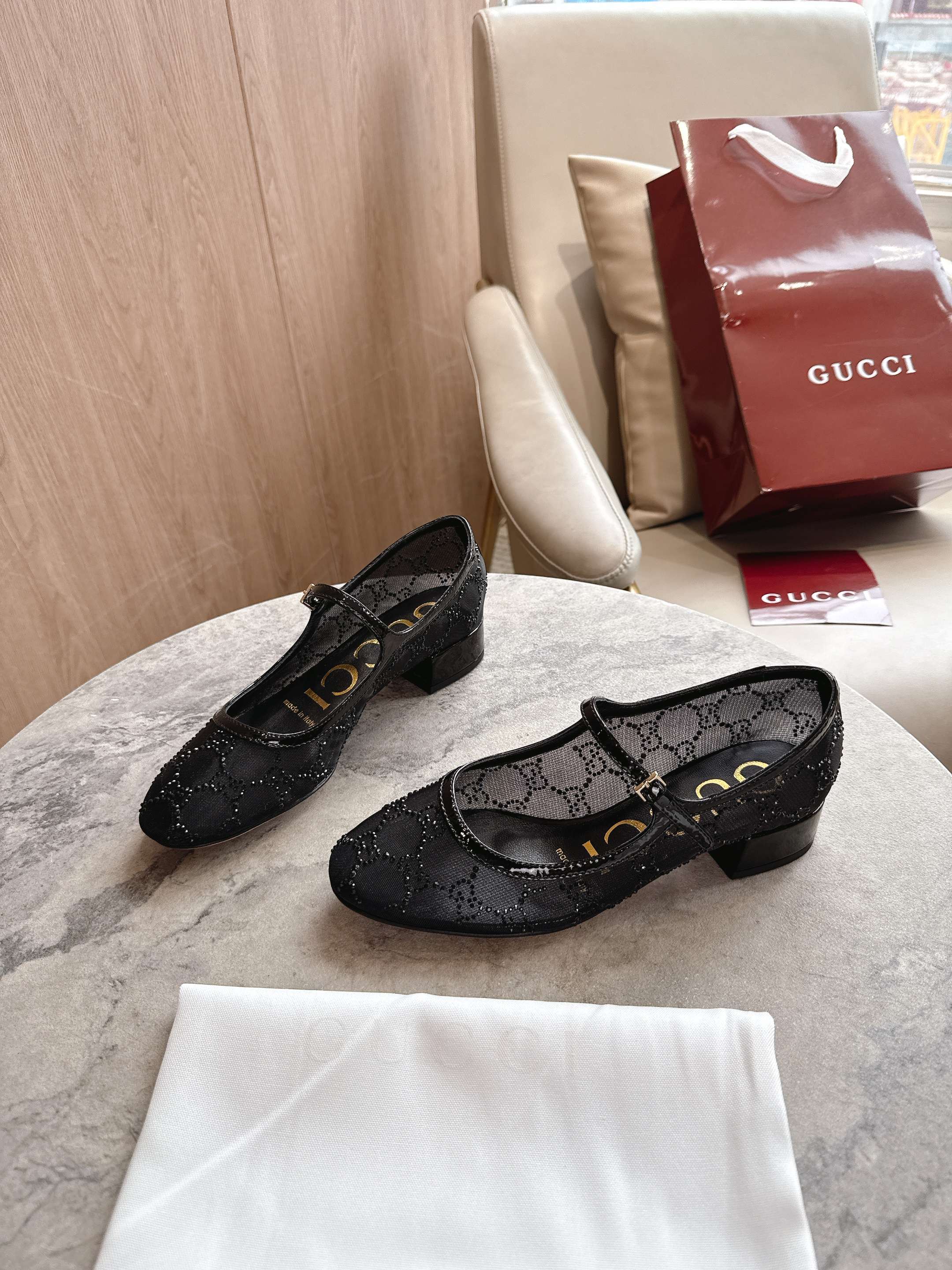 Contemporary Ballerina Flat with GG Crystal: Light, Elegant, and Logo-Centric. - 图片 4