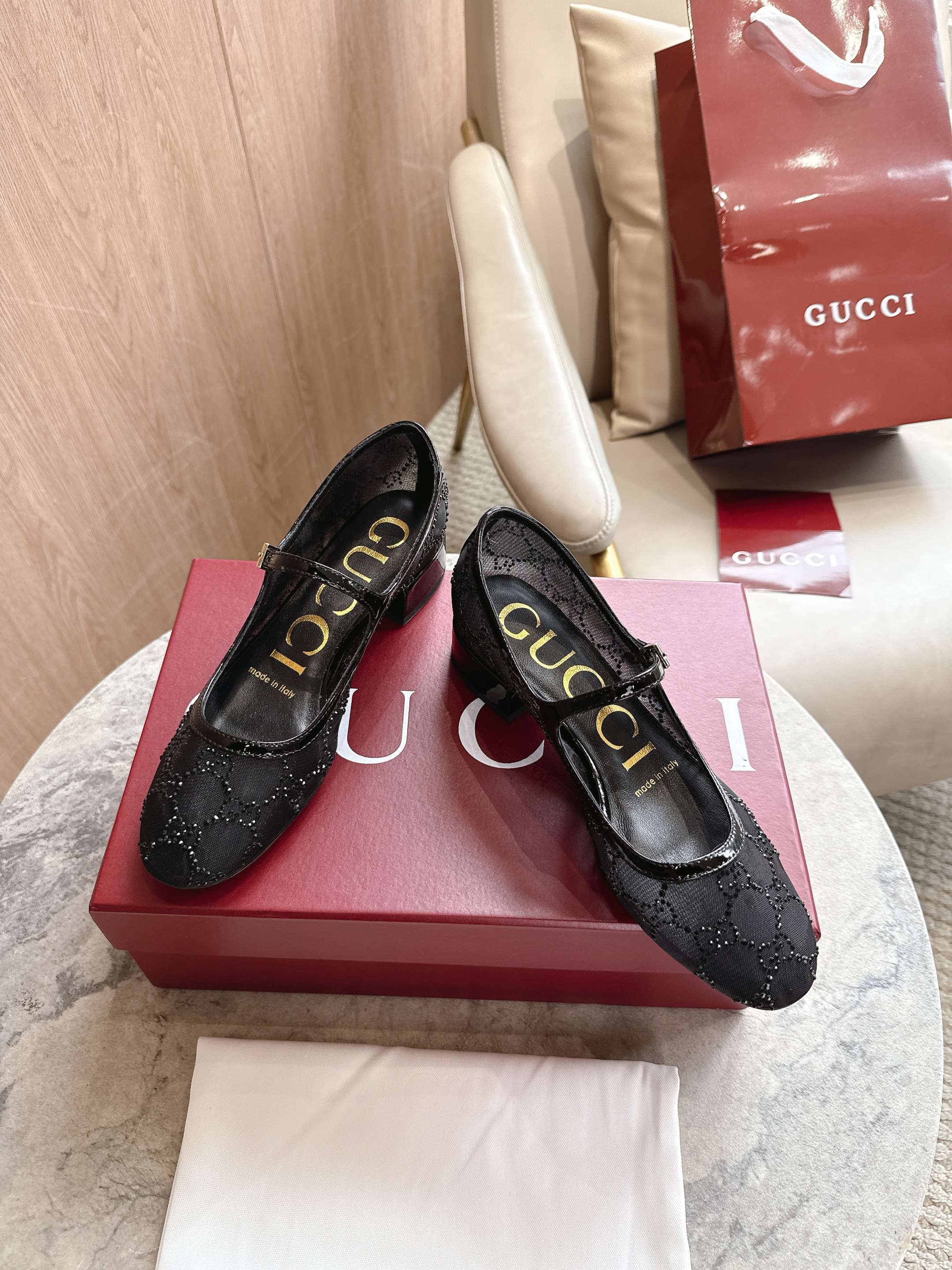 Contemporary Ballerina Flat with GG Crystal: Light, Elegant, and Logo-Centric. - 图片 2
