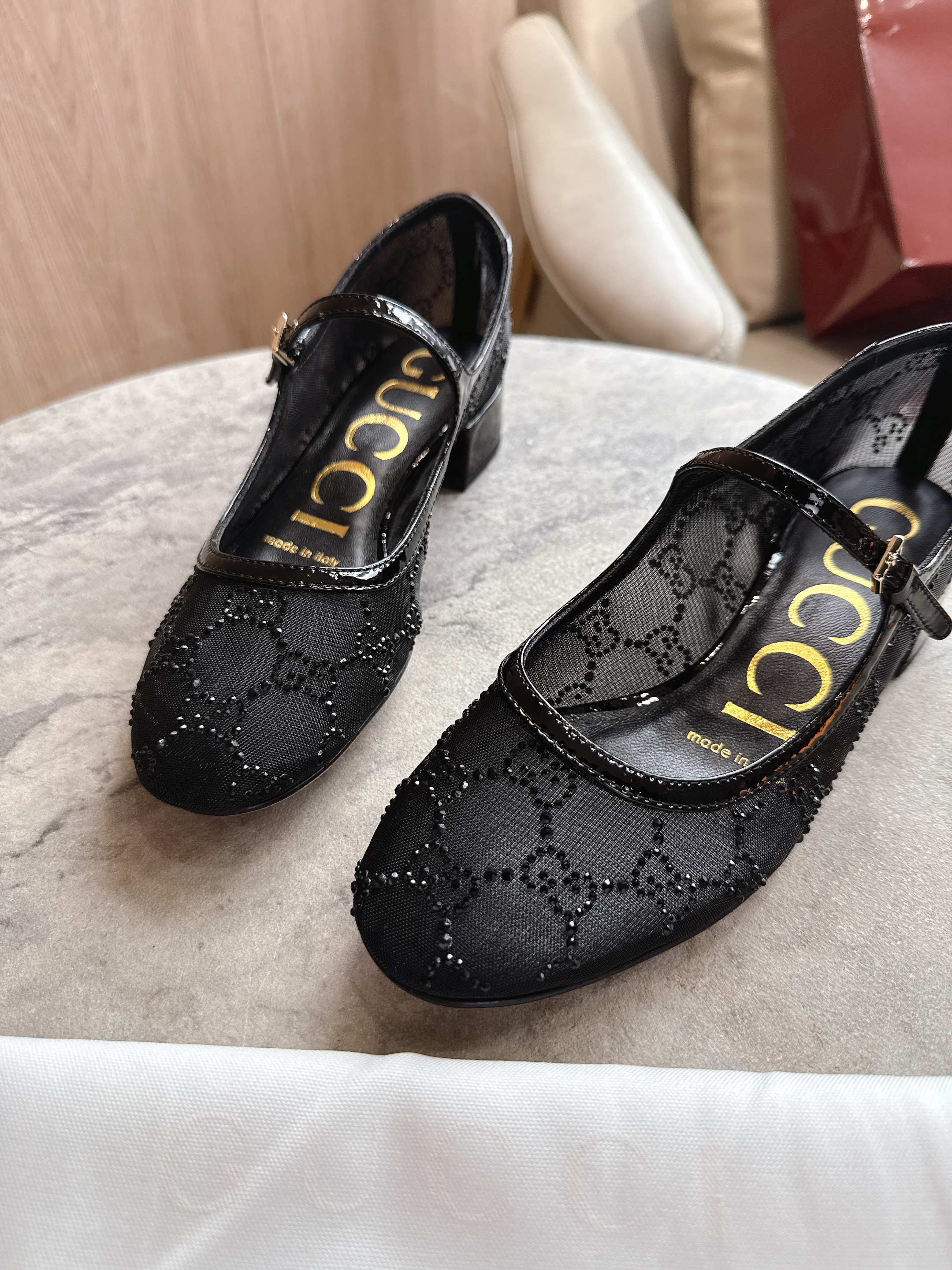 Contemporary Ballerina Flat with GG Crystal: Light, Elegant, and Logo-Centric. - 图片 5