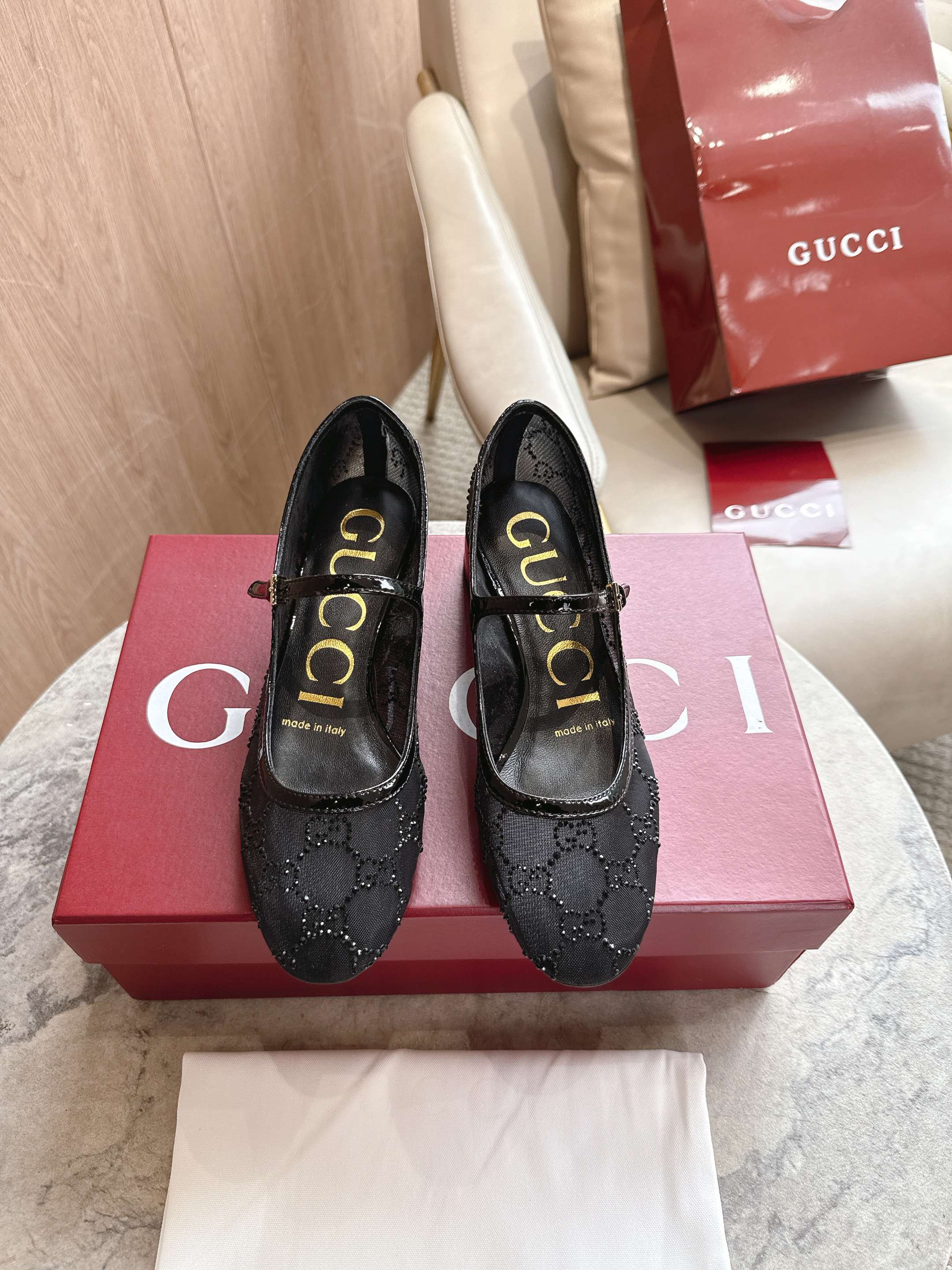 Contemporary Ballerina Flat with GG Crystal: Light, Elegant, and Logo-Centric. - 图片 1