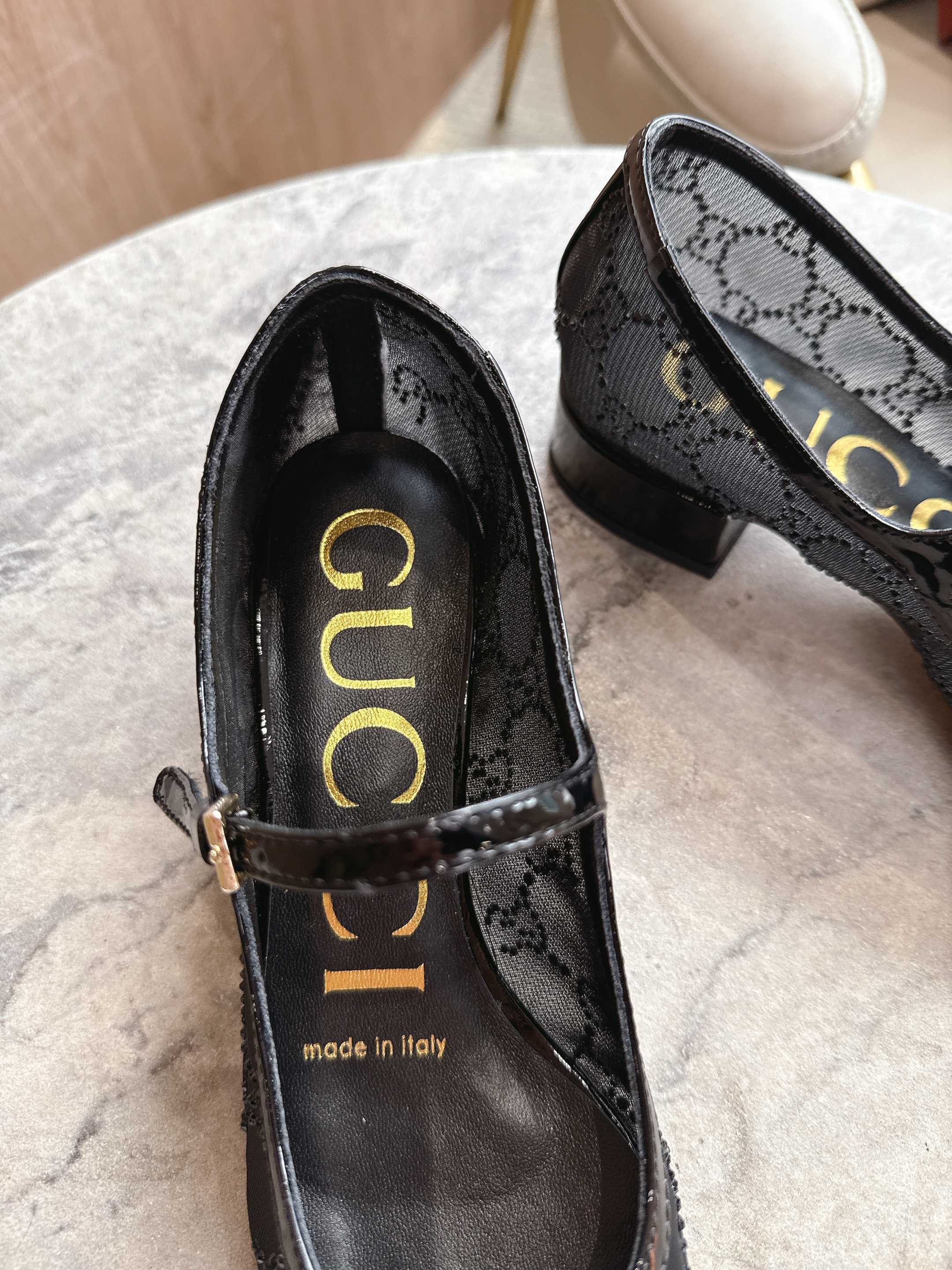 Contemporary Ballerina Flat with GG Crystal: Light, Elegant, and Logo-Centric. - 图片 6
