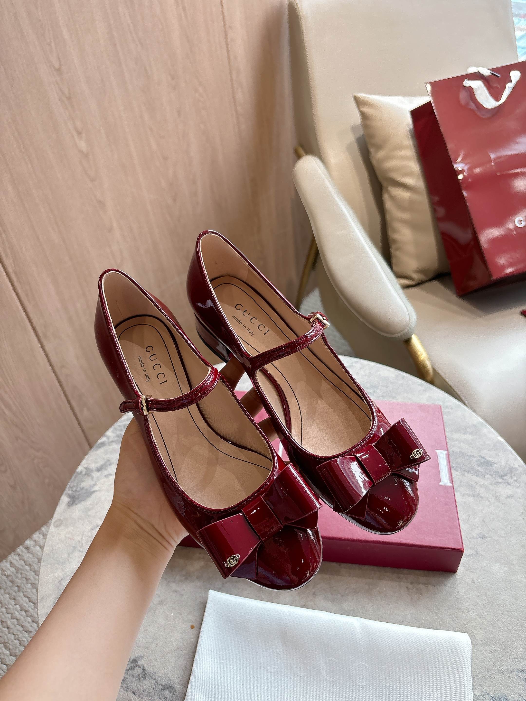 Gucci Red Ballet Flats with Double-G Bow Detail and Low Heels - 图片 4
