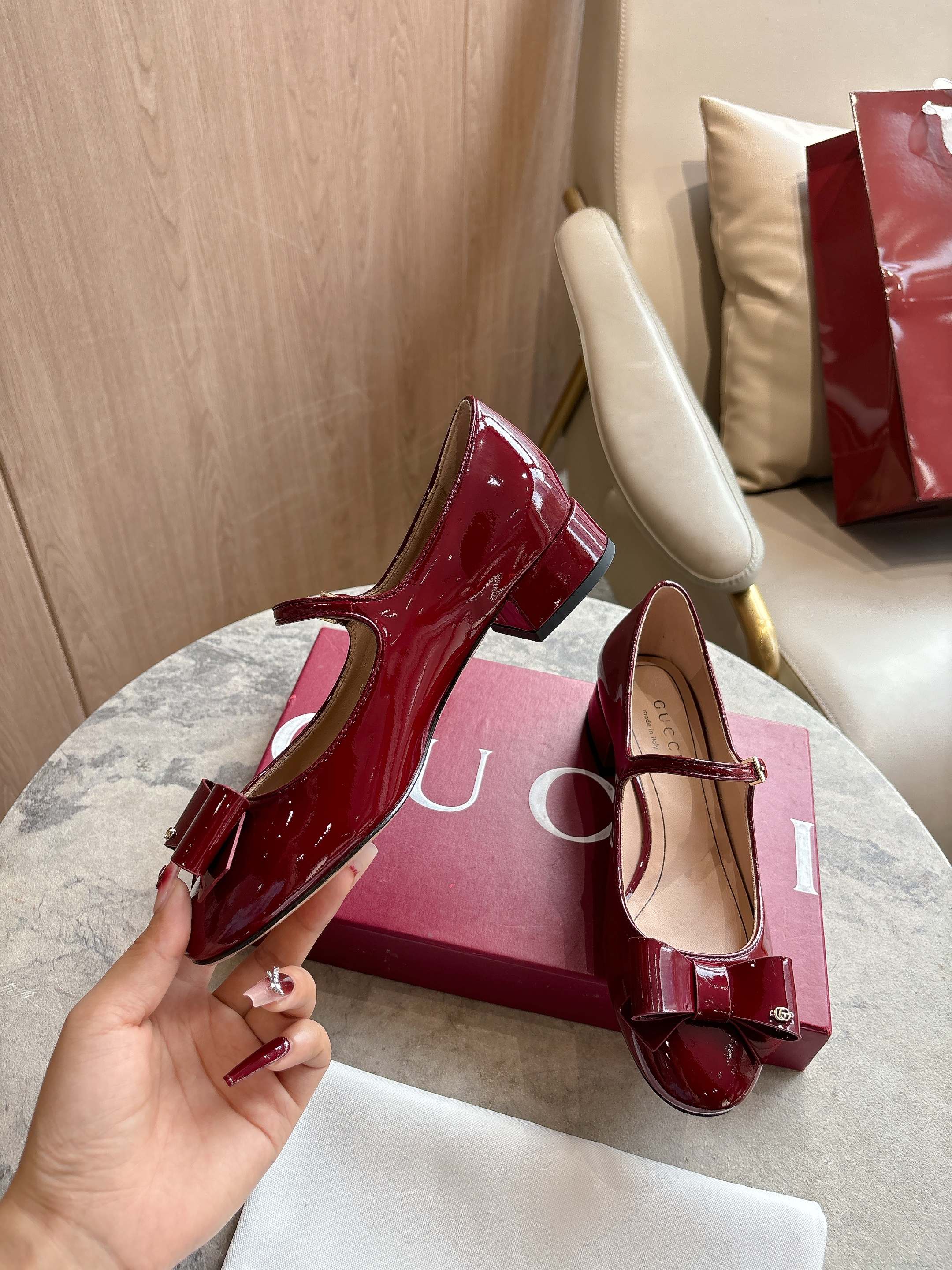 Gucci Red Ballet Flats with Double-G Bow Detail and Low Heels - 图片 2