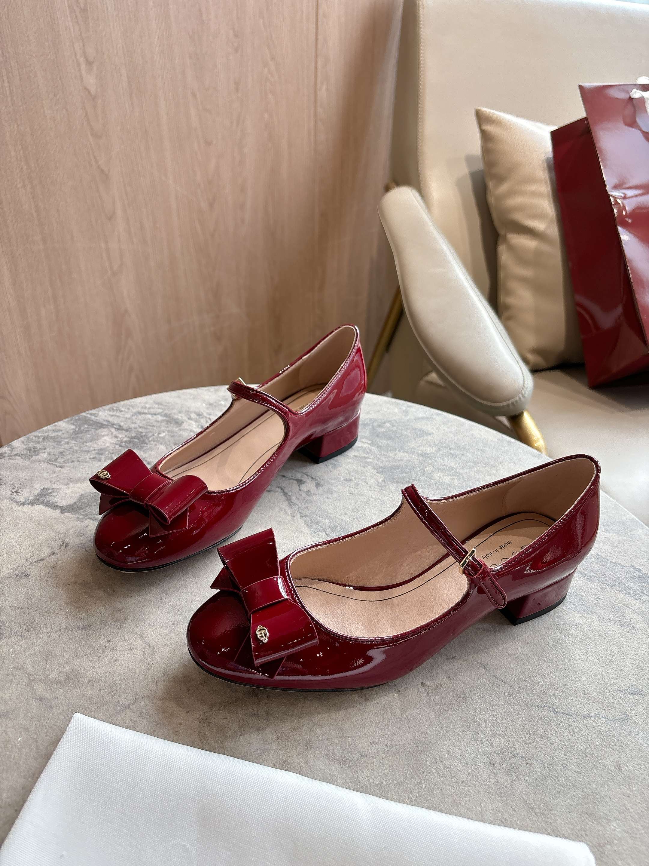 Gucci Red Ballet Flats with Double-G Bow Detail and Low Heels - 图片 5